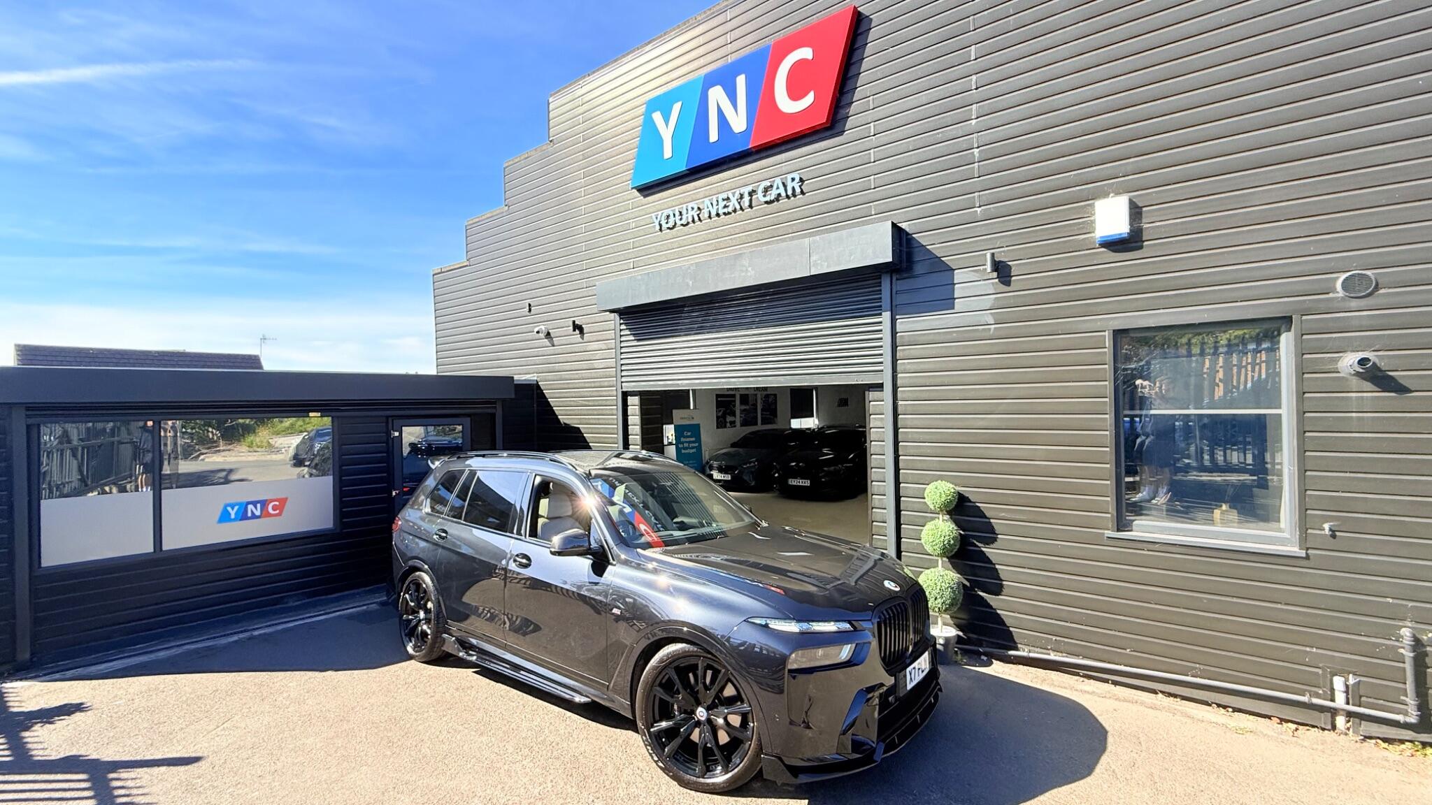 BMW X7 view 17