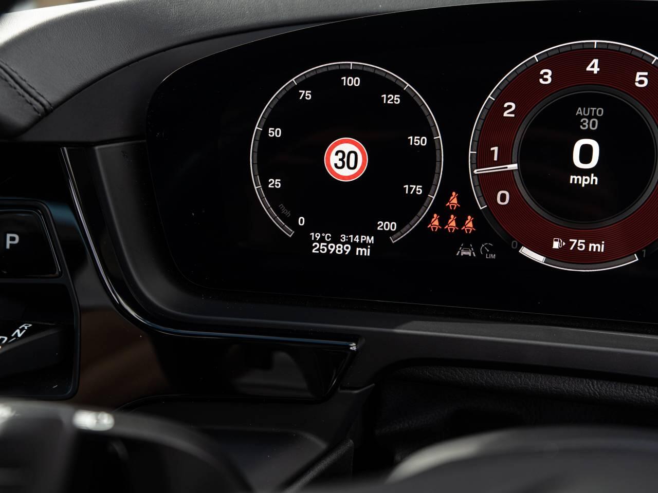 Porsche Cayenne view 36