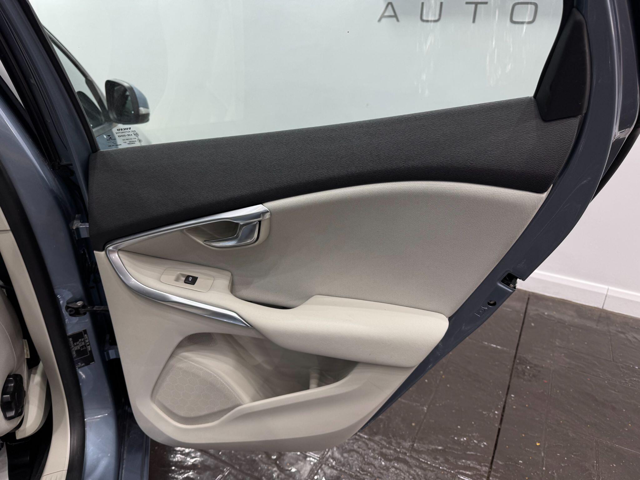 Volvo V40 view 38