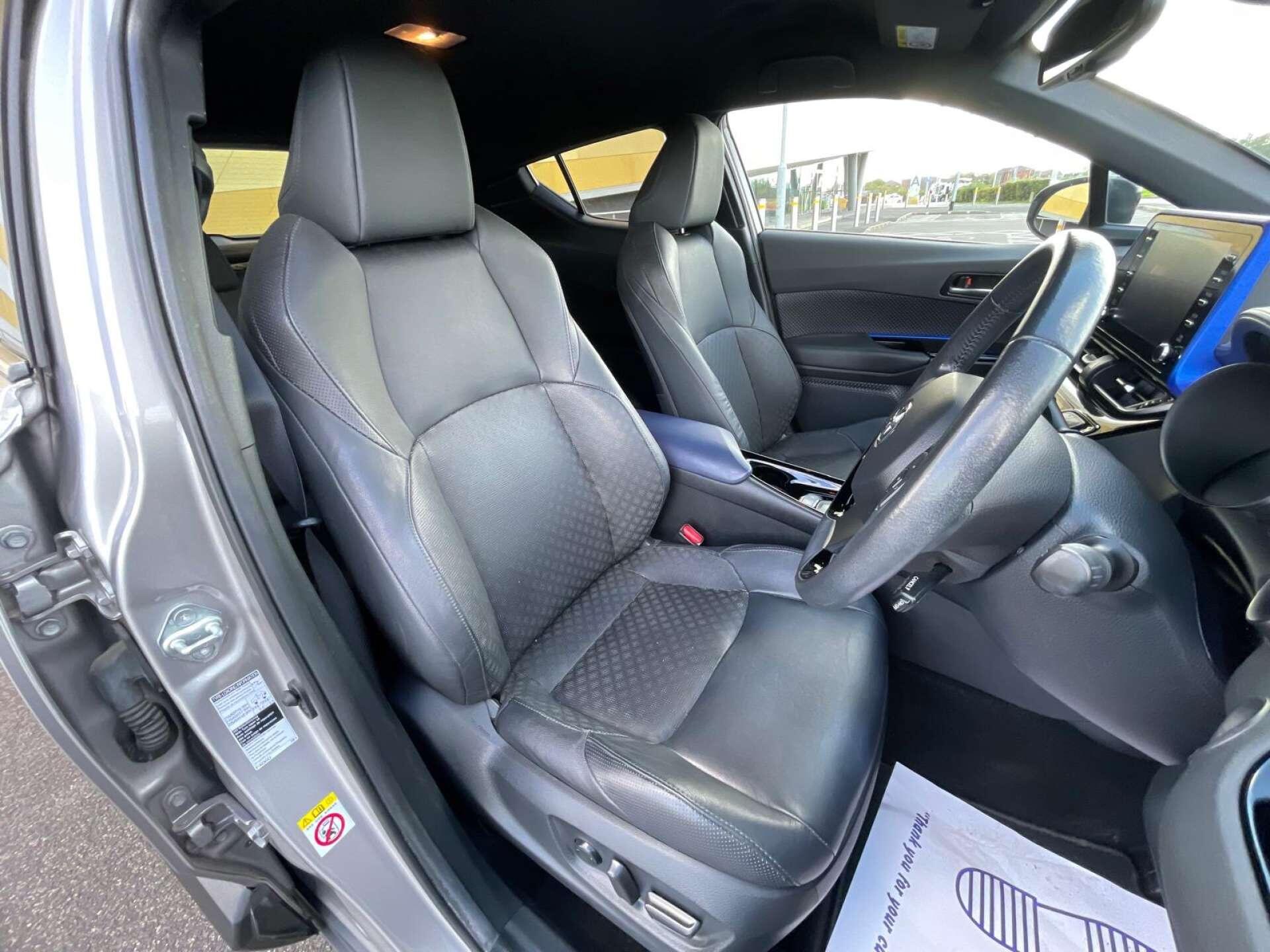 Toyota C-HR view 25