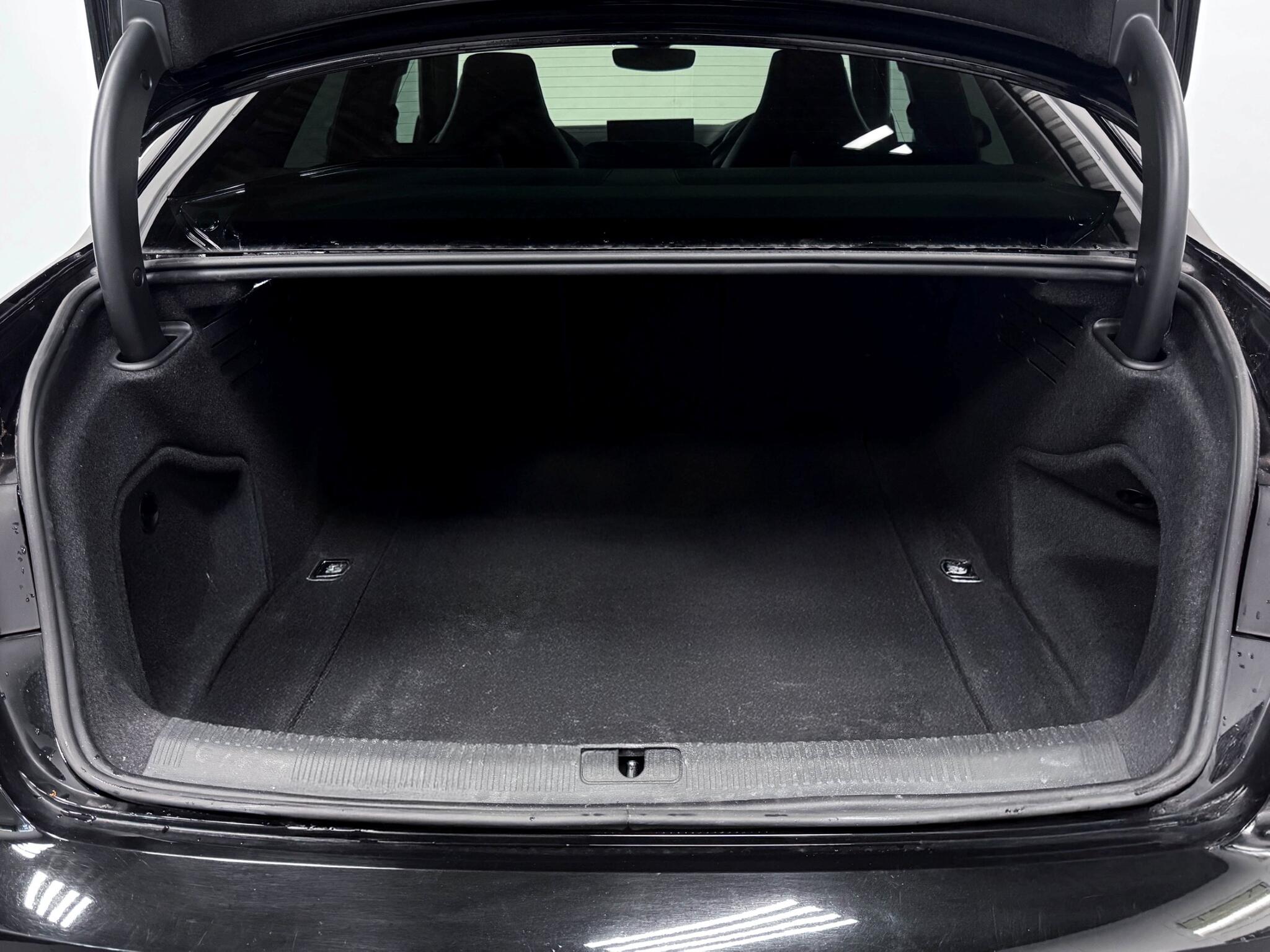 Audi S4 view 7