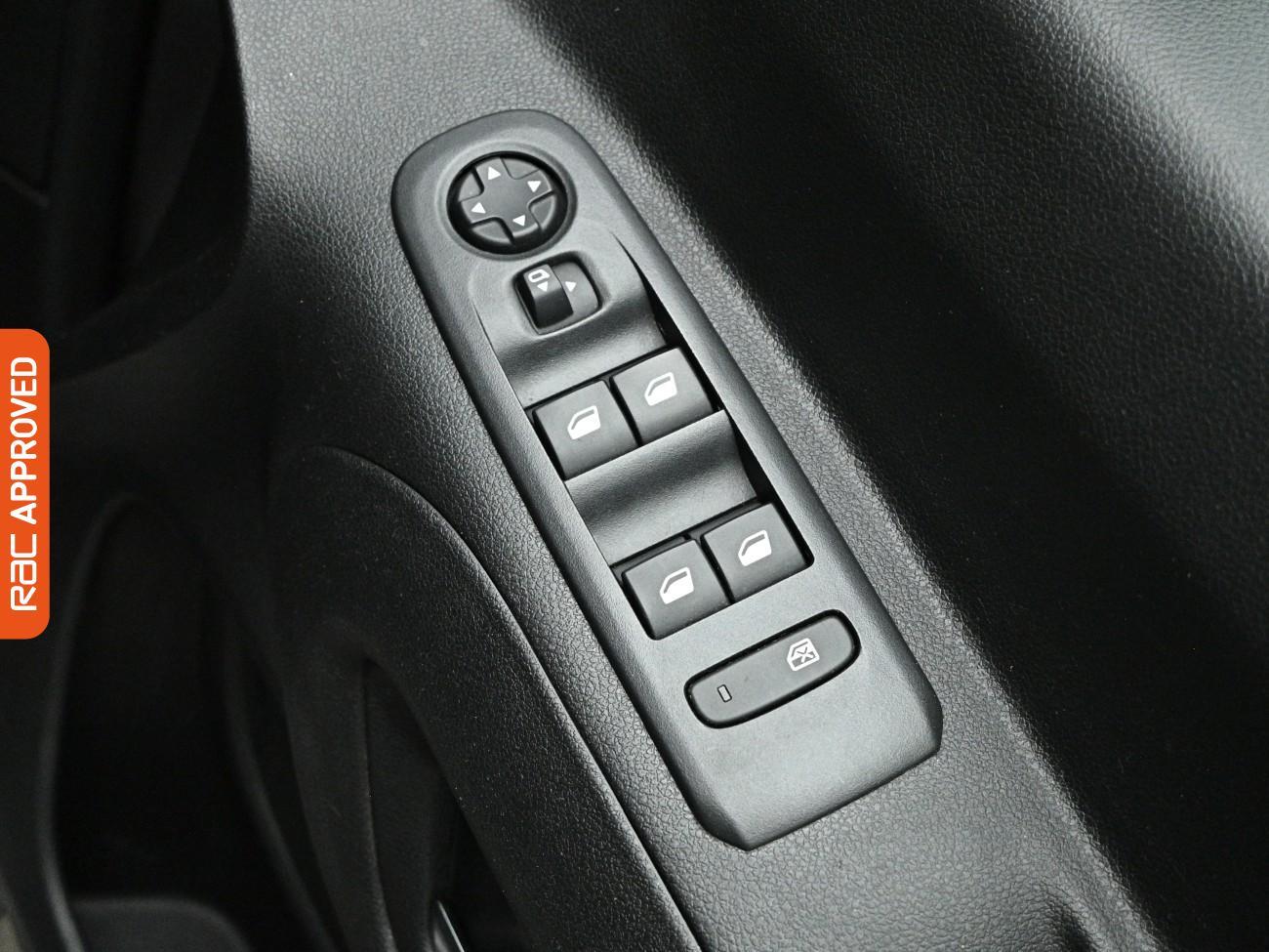 Vauxhall Combo Life view 23