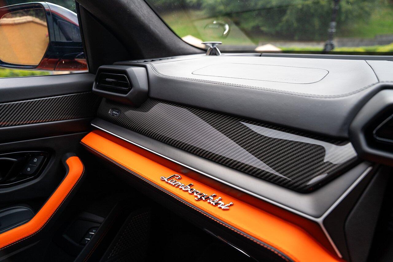 Lamborghini Urus view 54