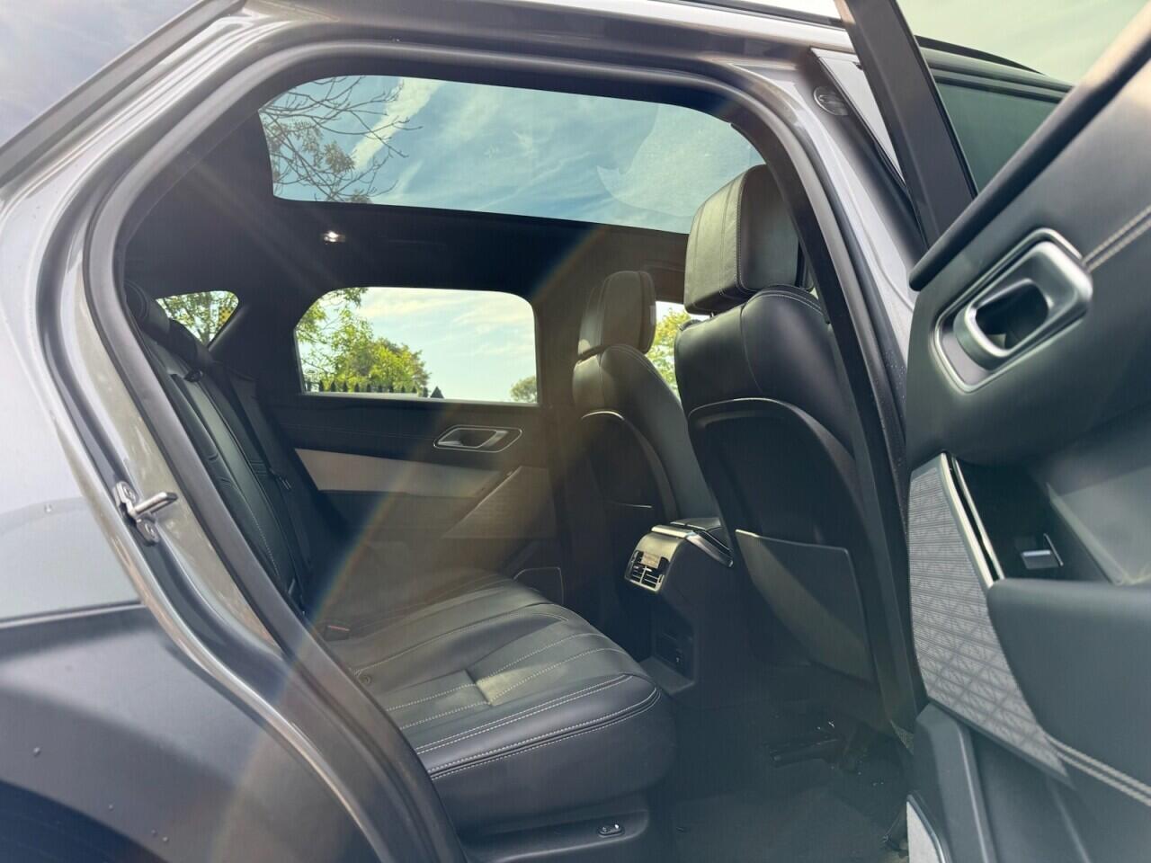 Land Rover Range Rover Velar view 41