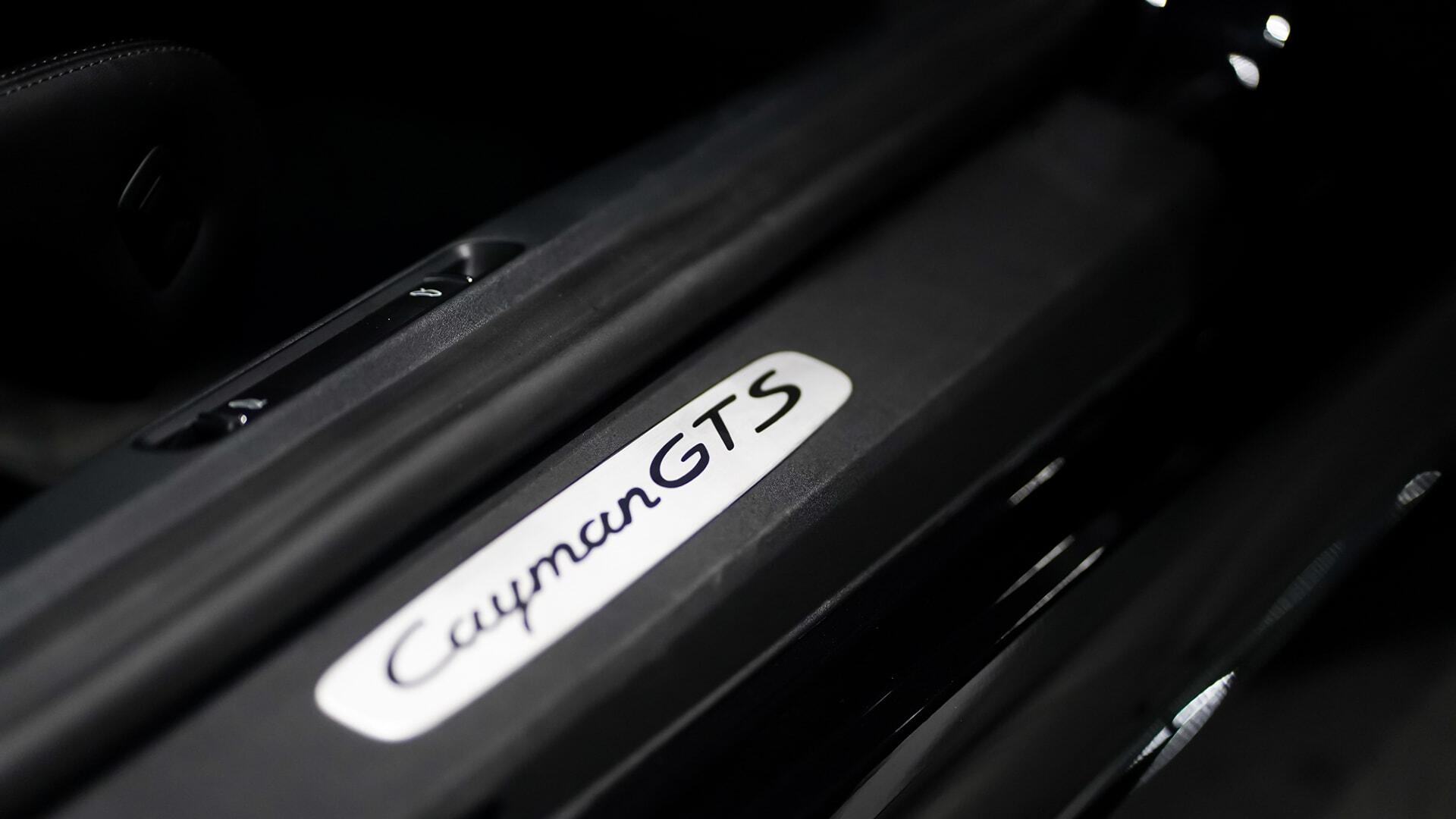 Porsche Cayman view 13