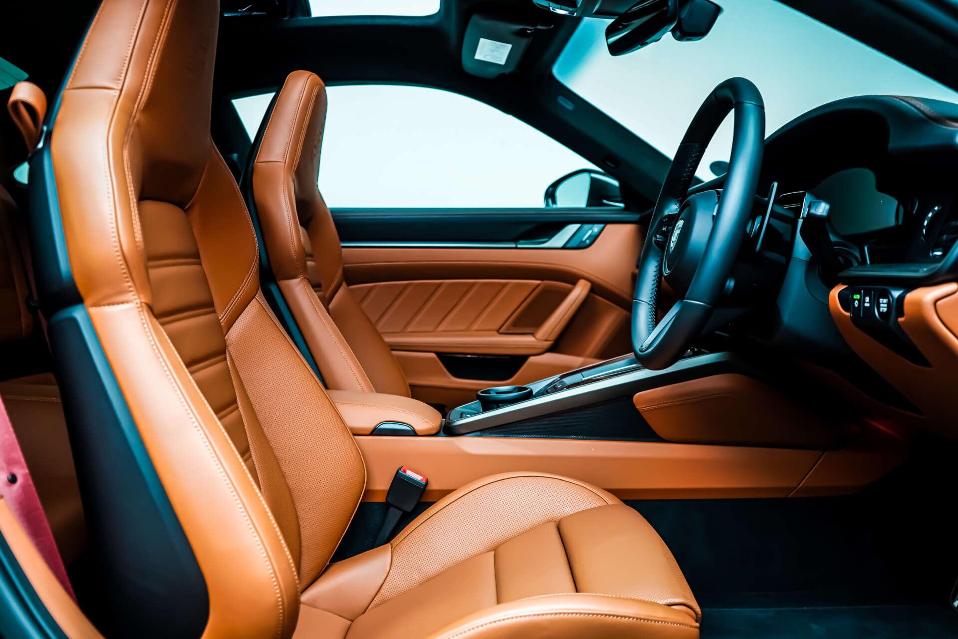 Porsche 911 view 6