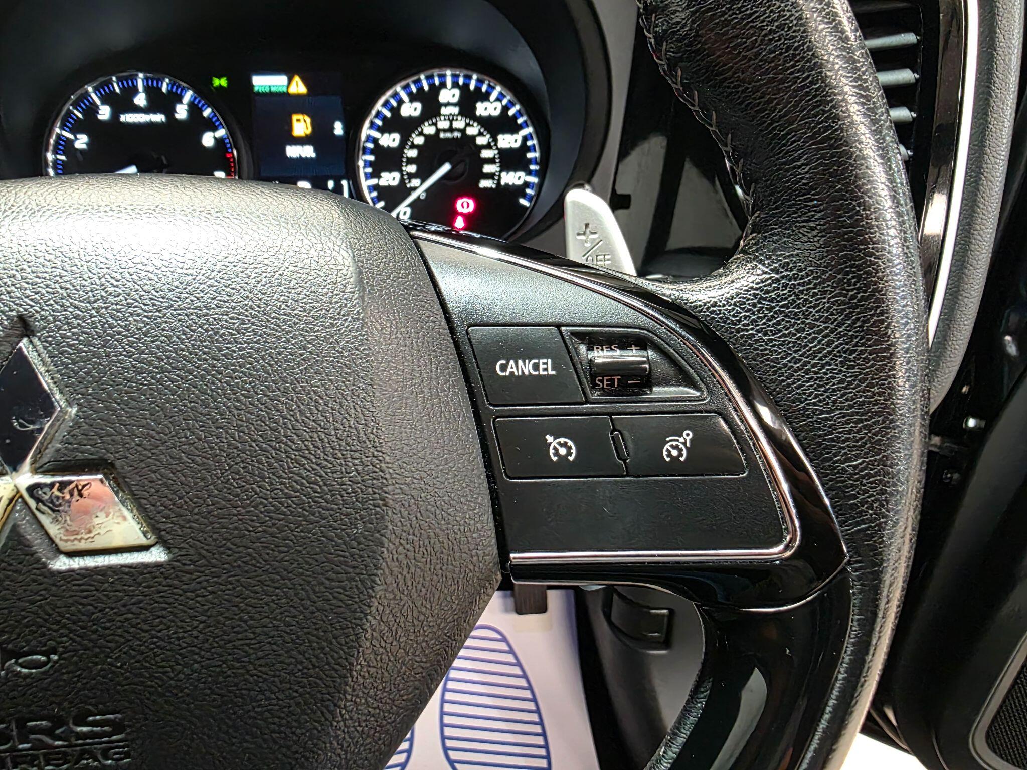 Mitsubishi Outlander view 16