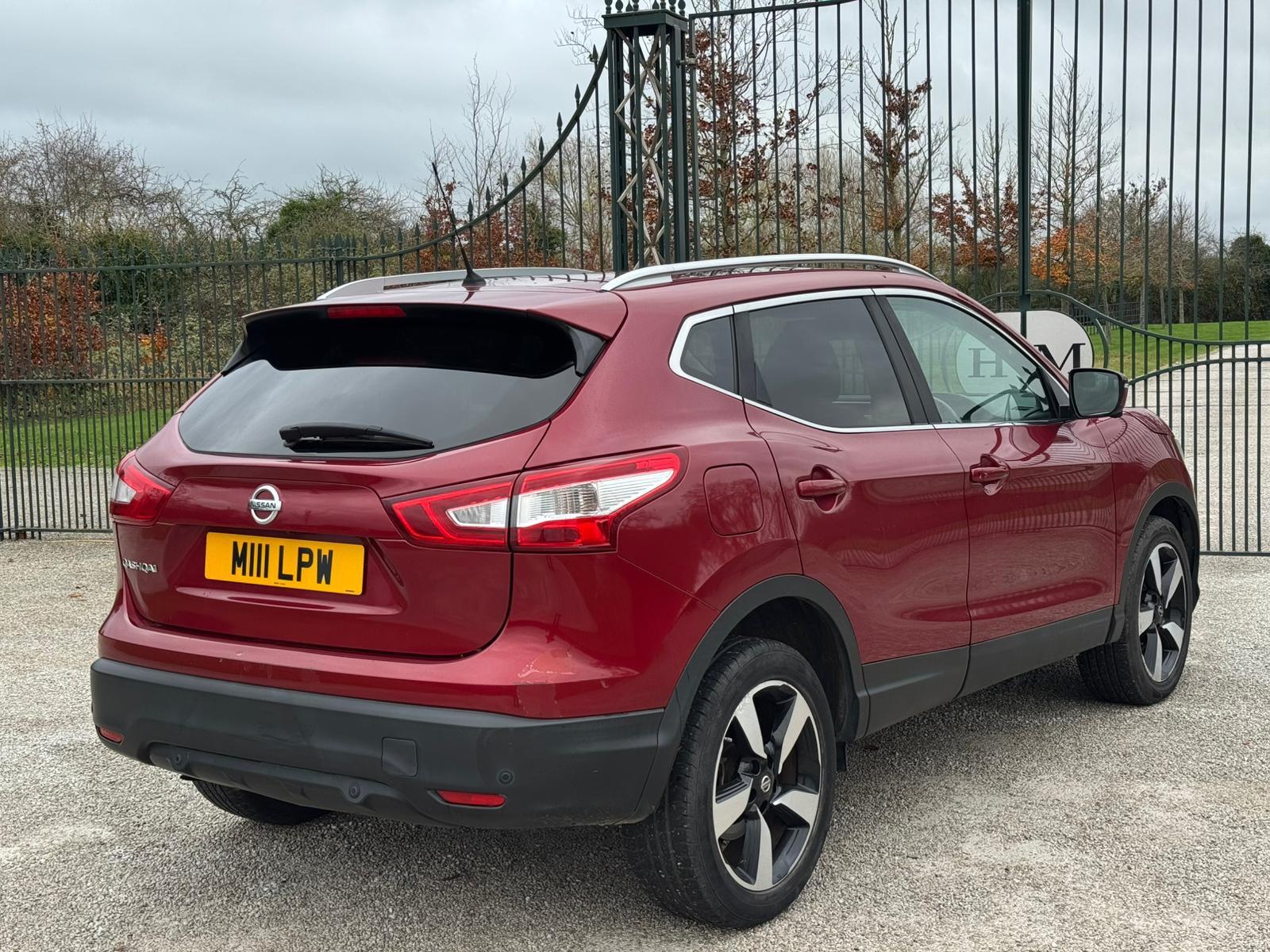 2016 Nissan Qashqai 1.2 DIG-T N-Connecta 2WD Euro 6 (s/s) 5dr • 42,835 miles image 2