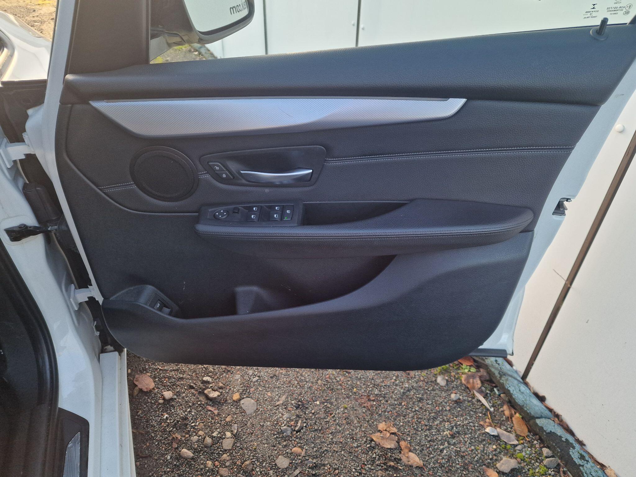 BMW 2 Series view 32