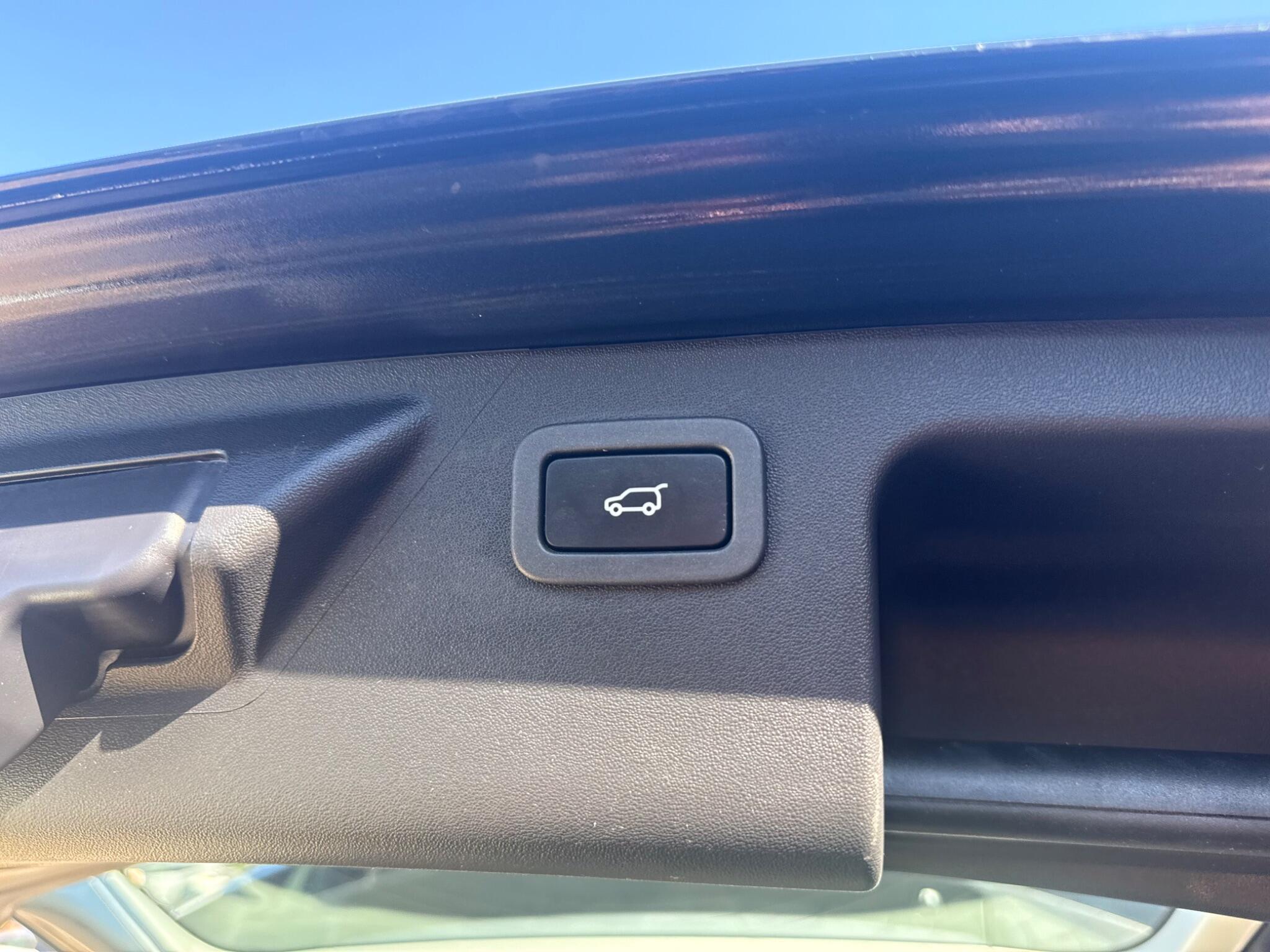 Land Rover Discovery Sport view 27