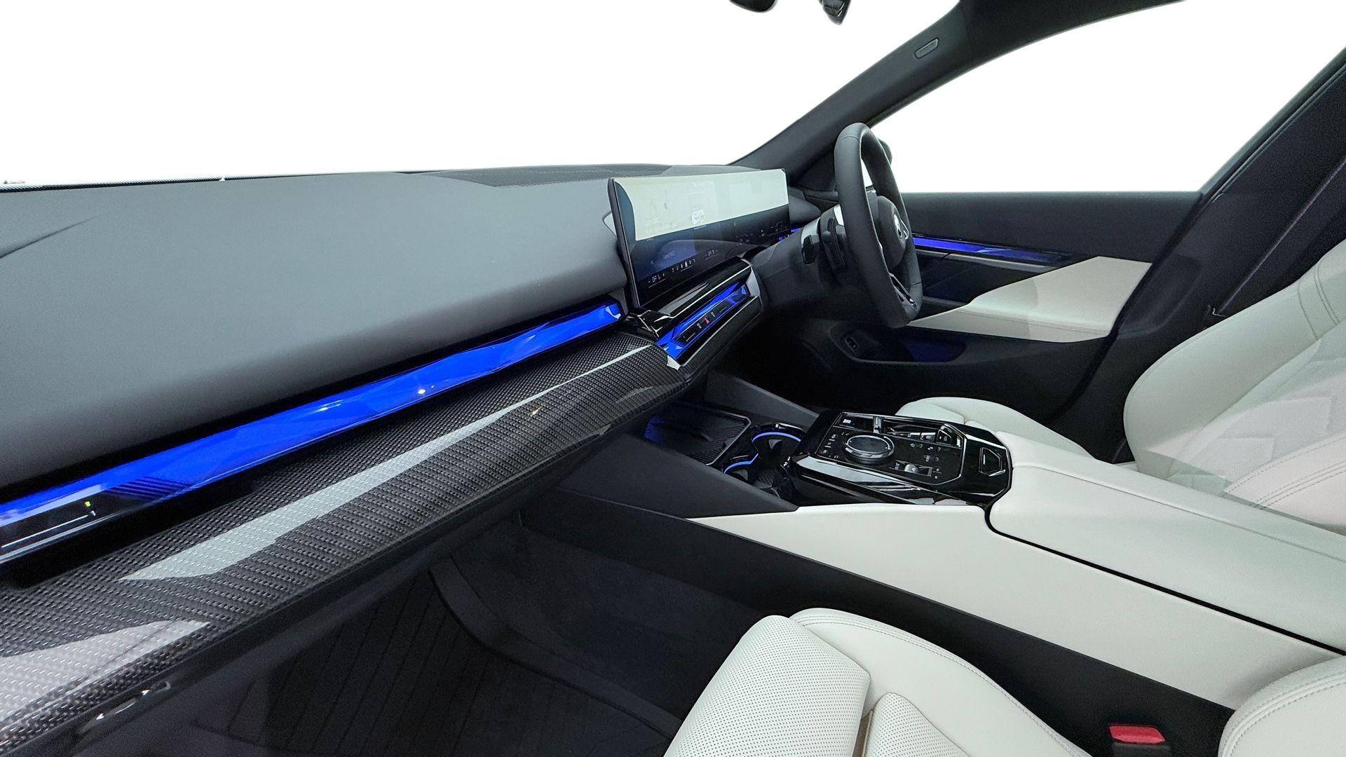 BMW 5 Series view 7