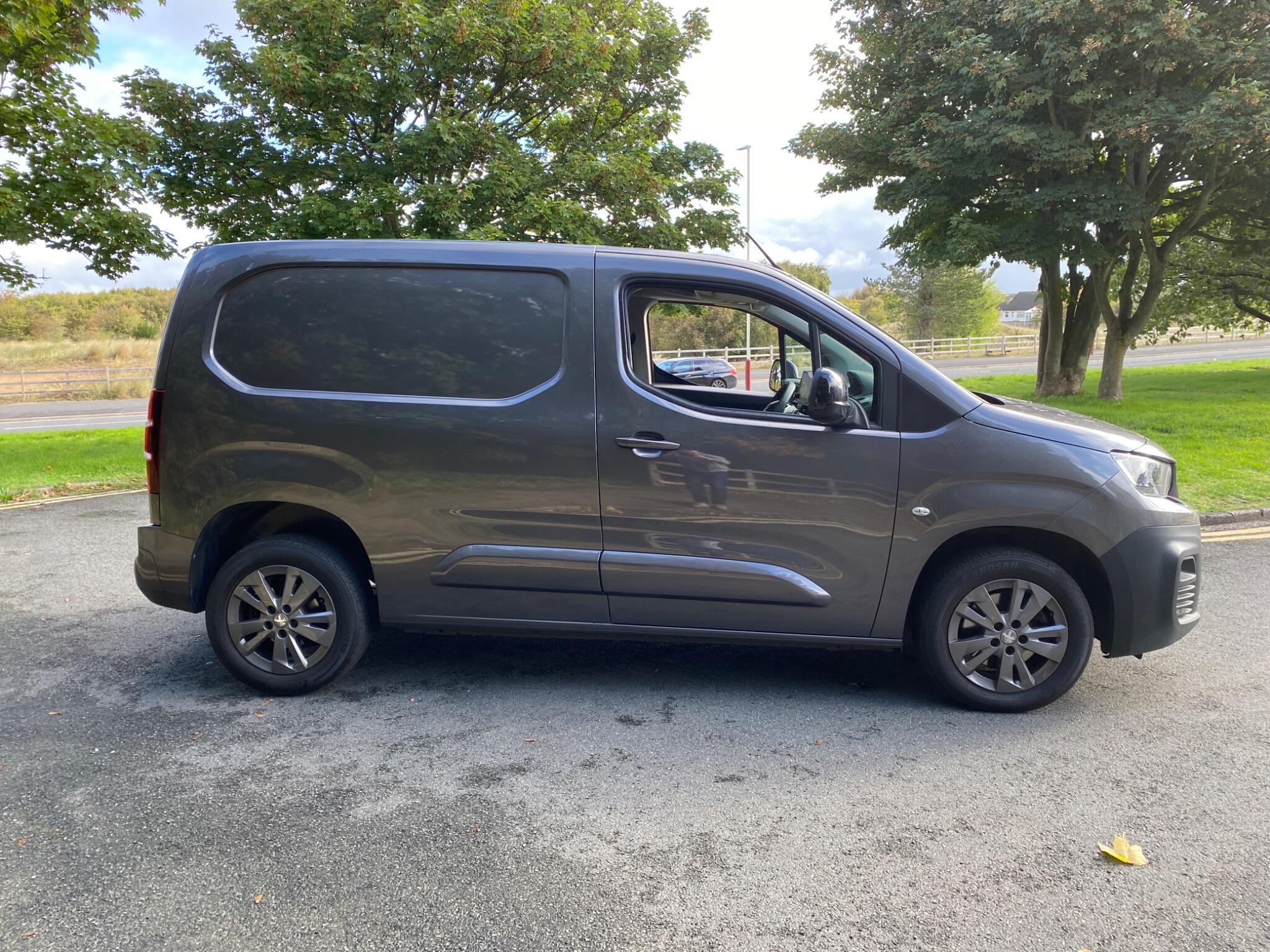 Peugeot Partner 1.5 BlueHDi 1000 Asphalt Premium Standard Panel Van EAT8 SWB Euro 6 (s/s) 5dr