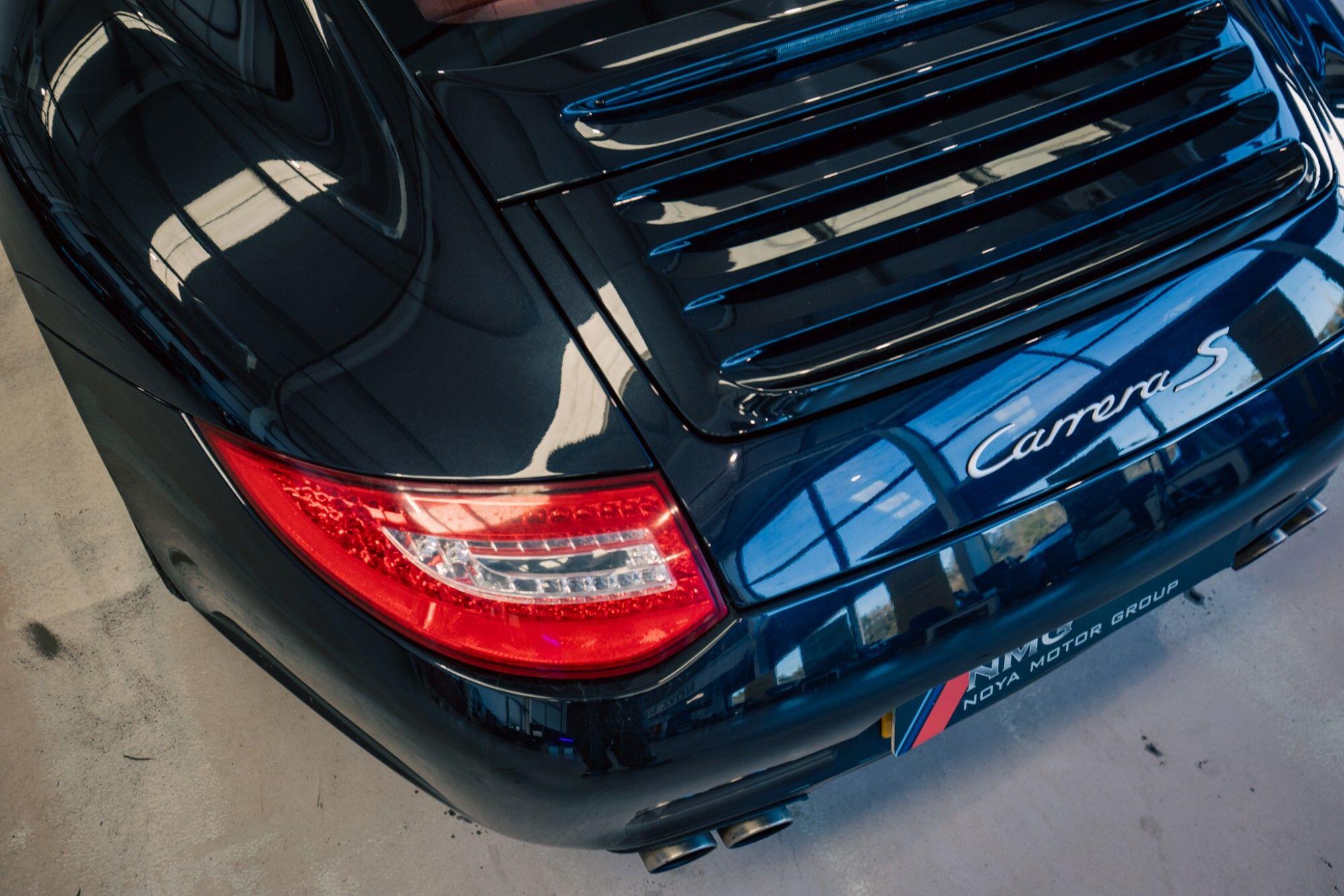 Porsche 911 view 49