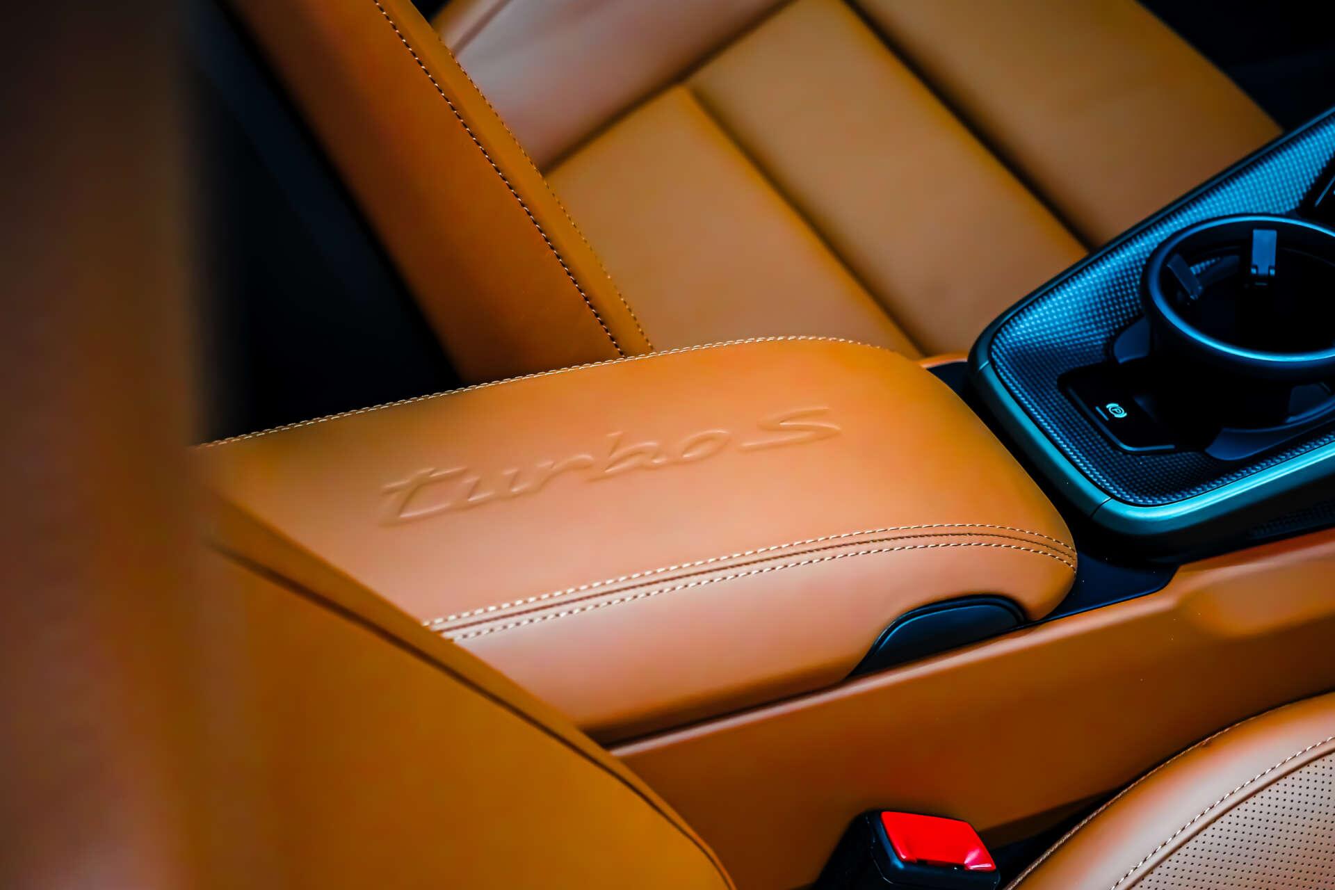 Porsche 911 view 30