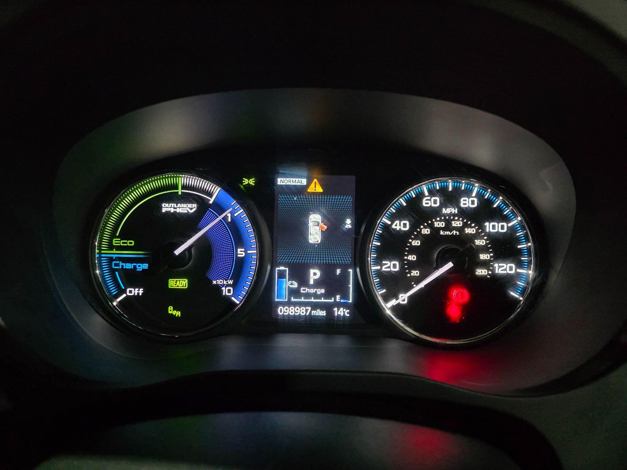 Mitsubishi Outlander view 11