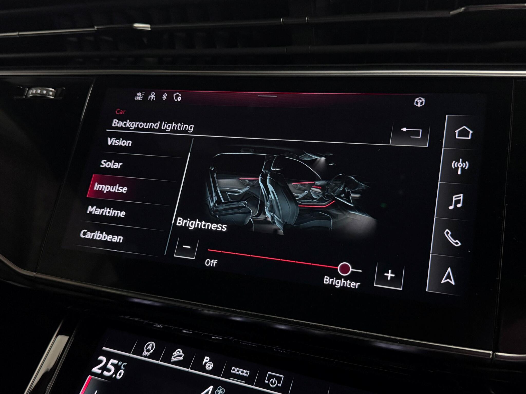 Audi Q8 view 50