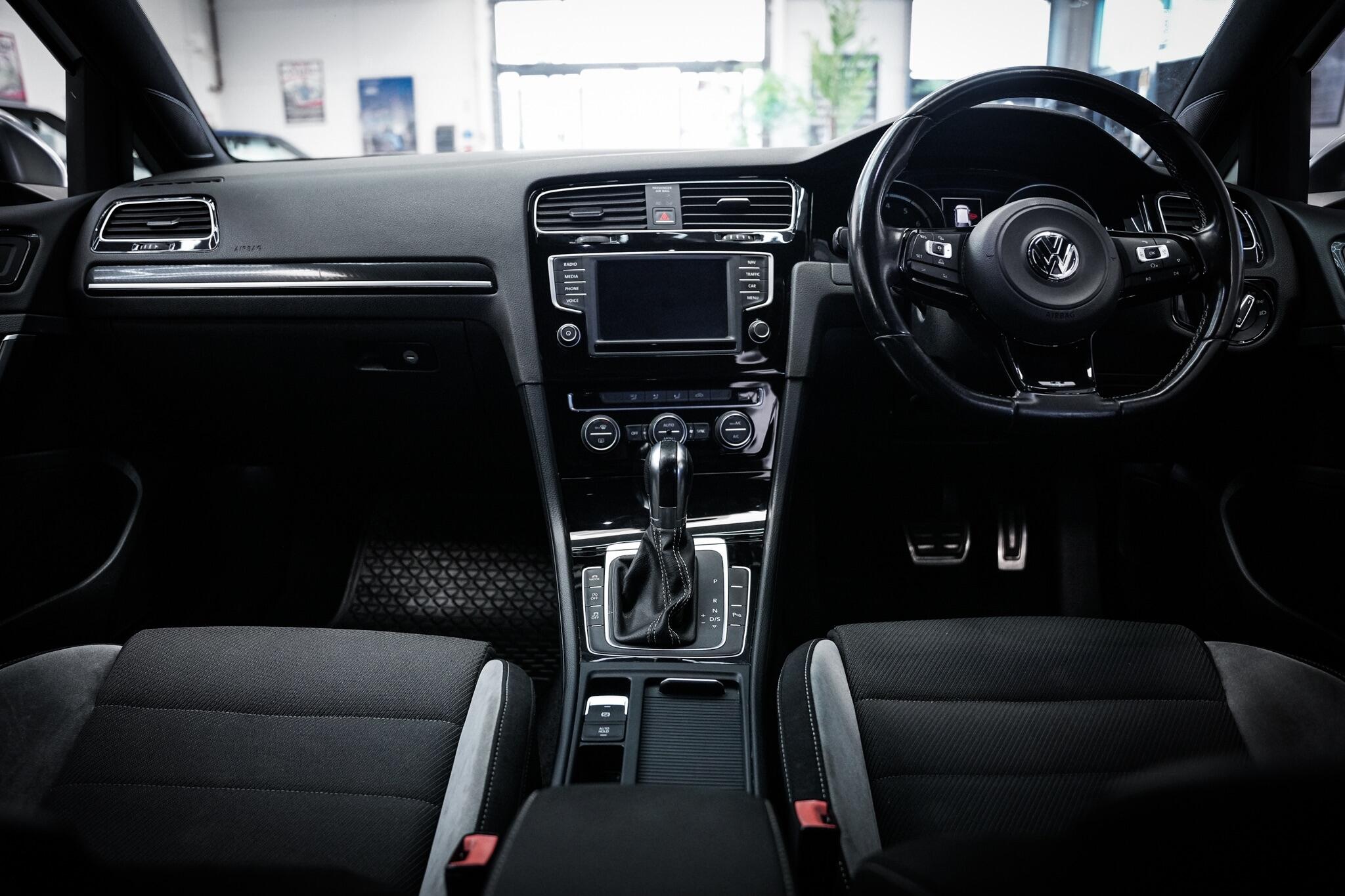 Volkswagen Golf view 21