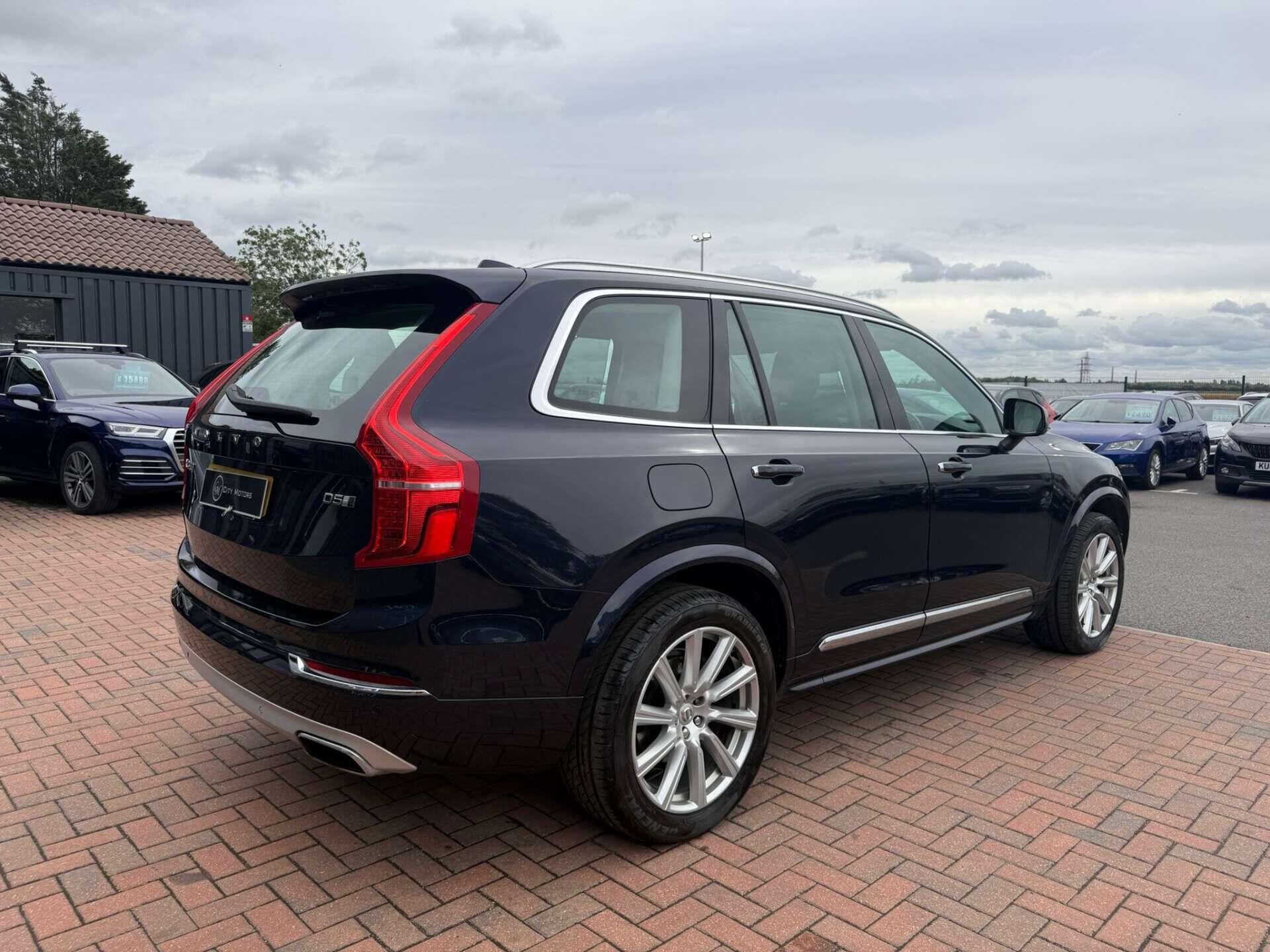 Volvo XC90 view 6