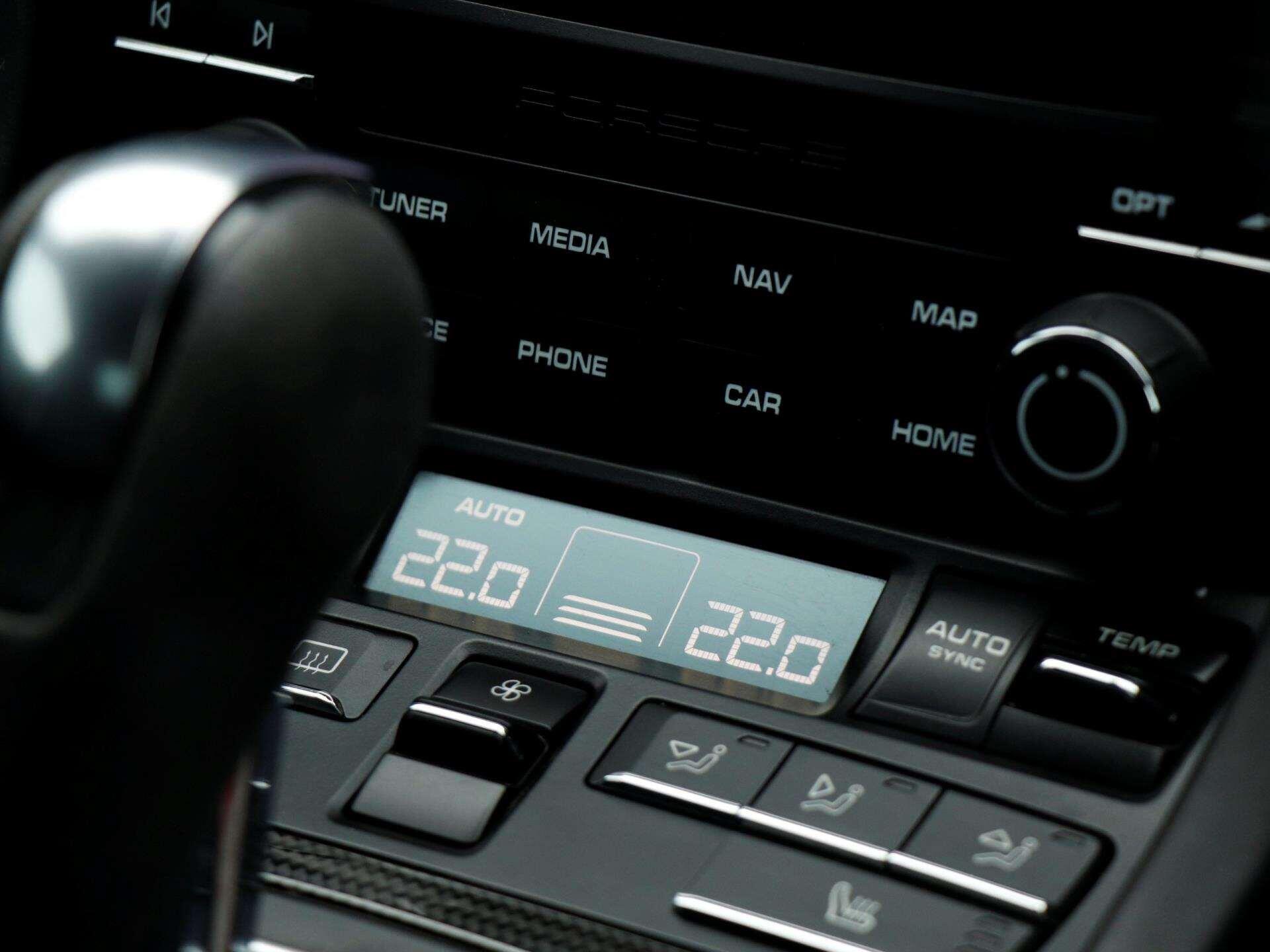 Porsche 911 view 15