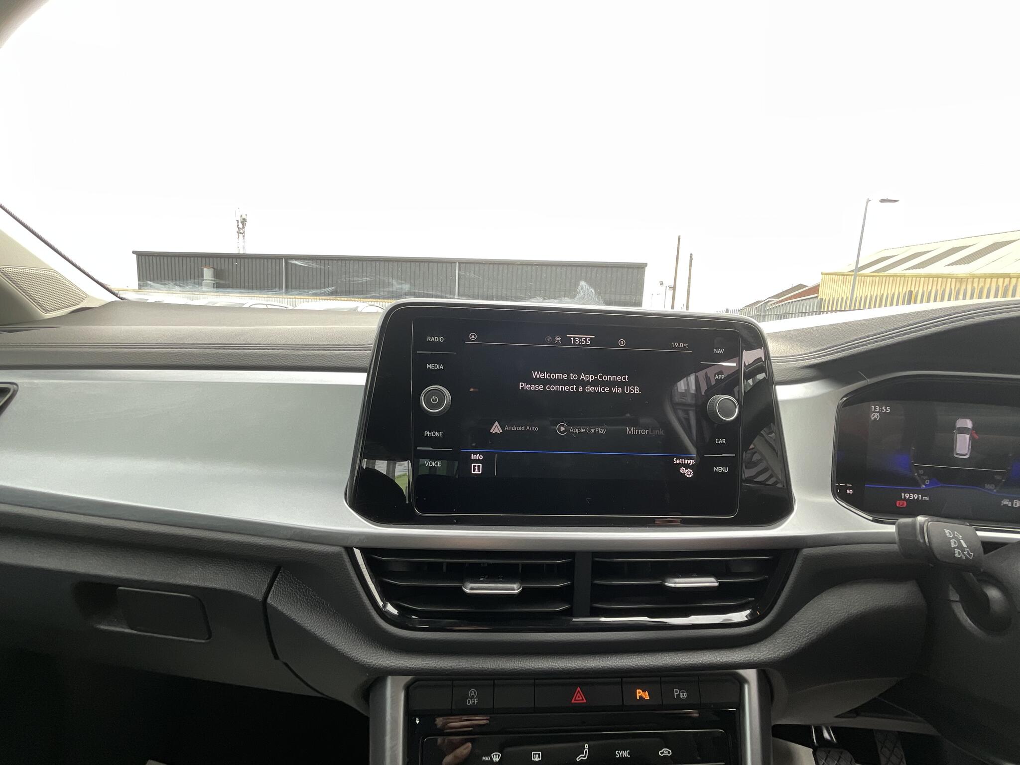 Volkswagen T-Roc view 28