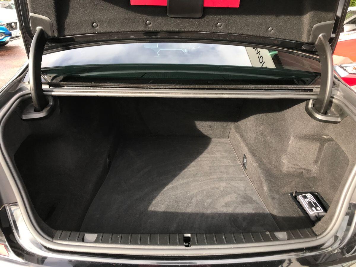 BMW 7 Series view 8