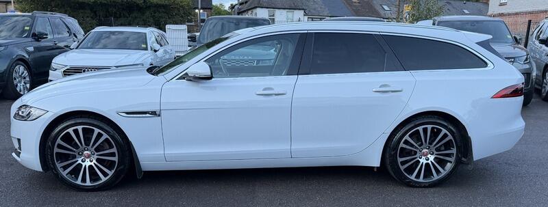 Jaguar XF view 4