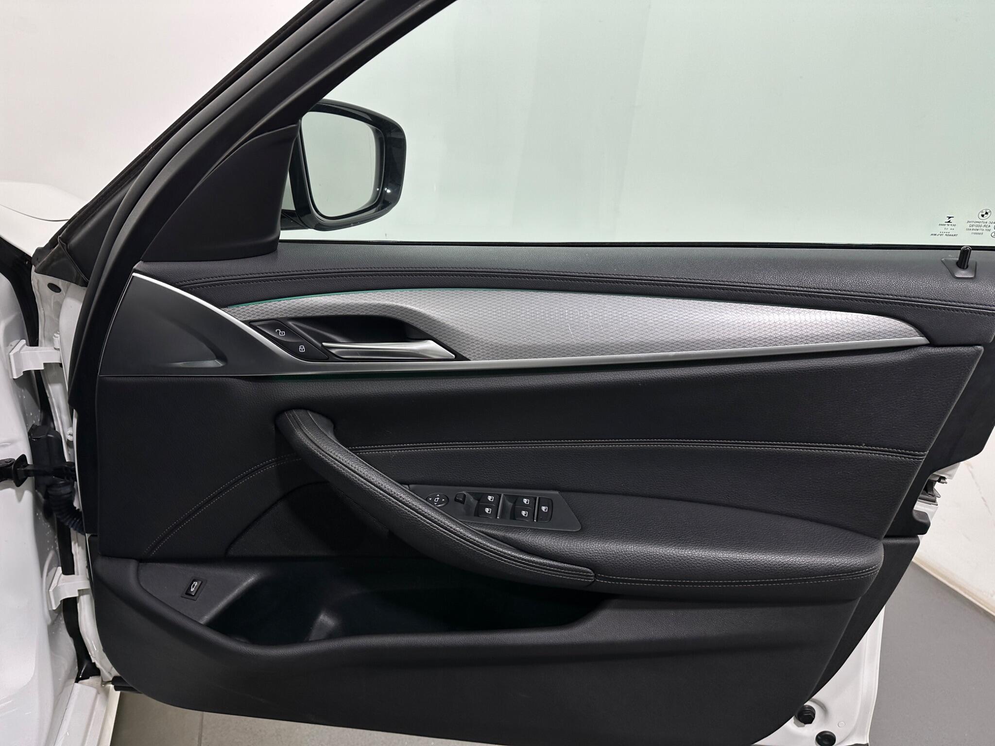 BMW 5 Series view 34