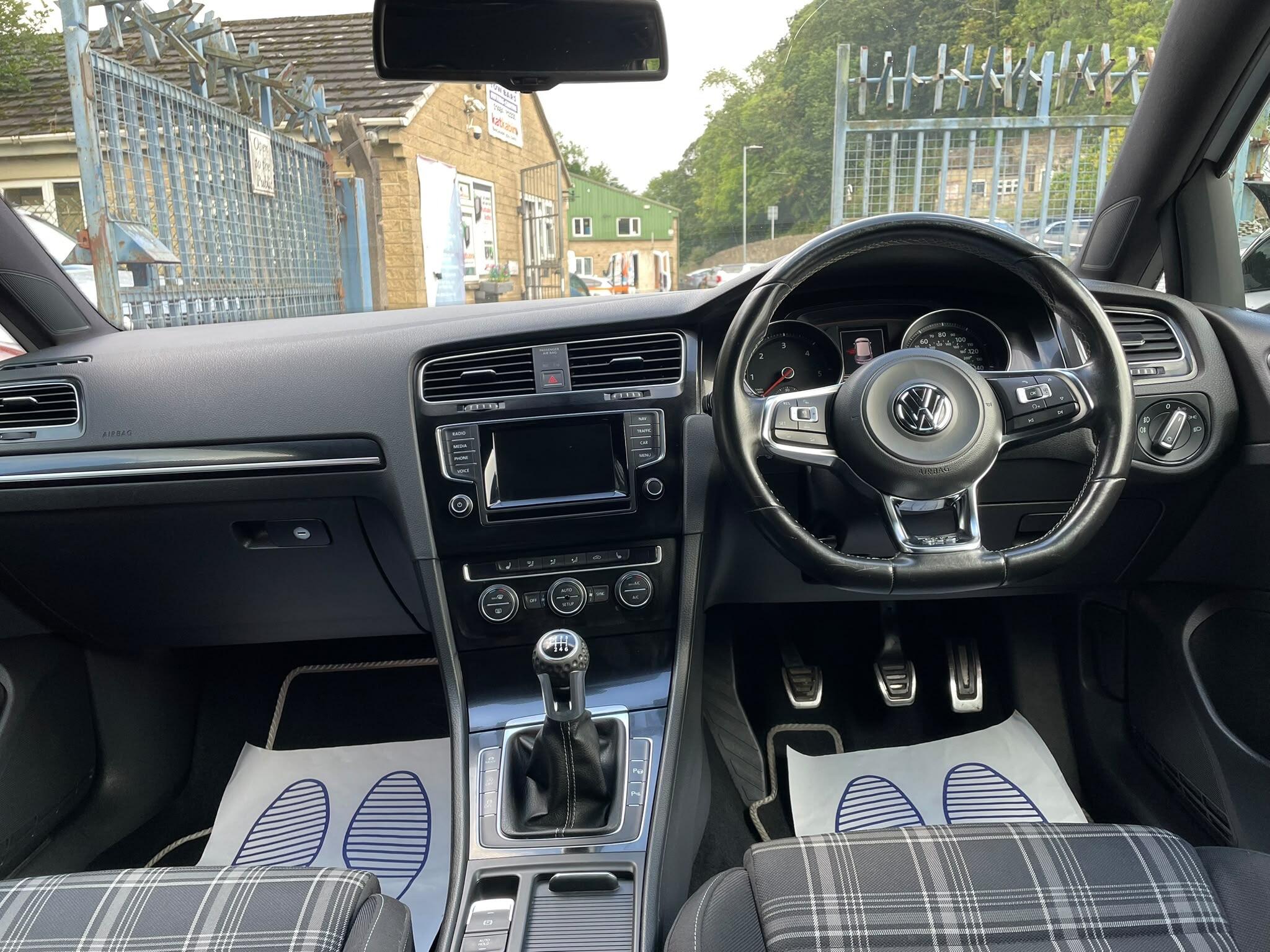 Volkswagen Golf view 19