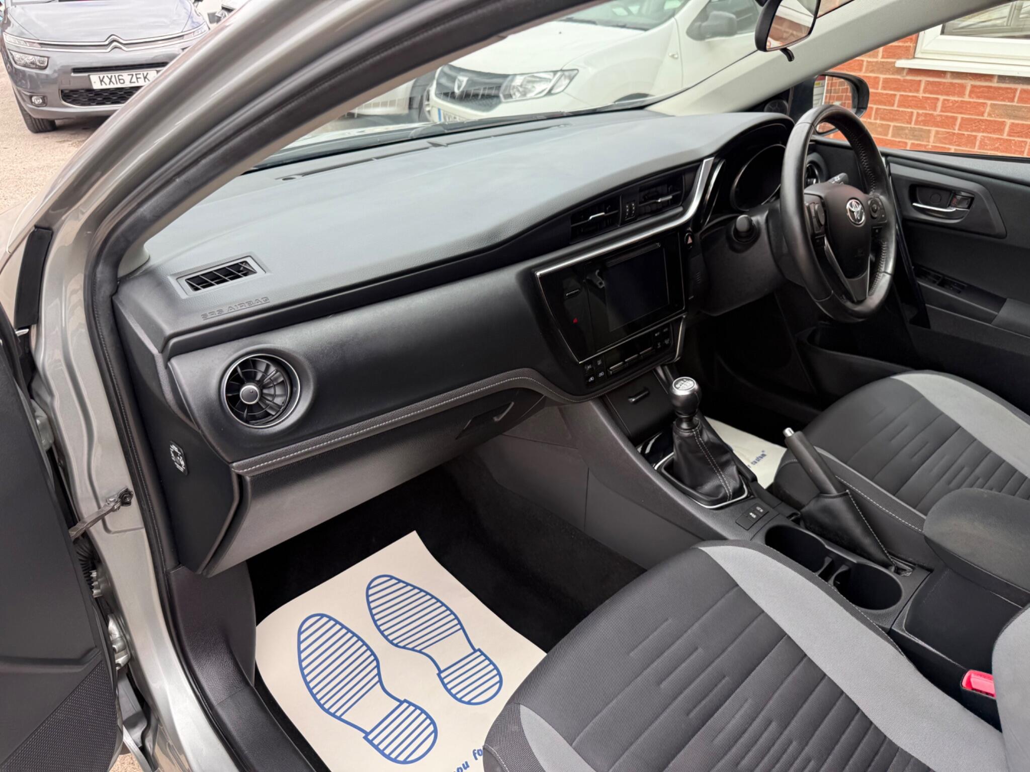 Toyota Auris view 18