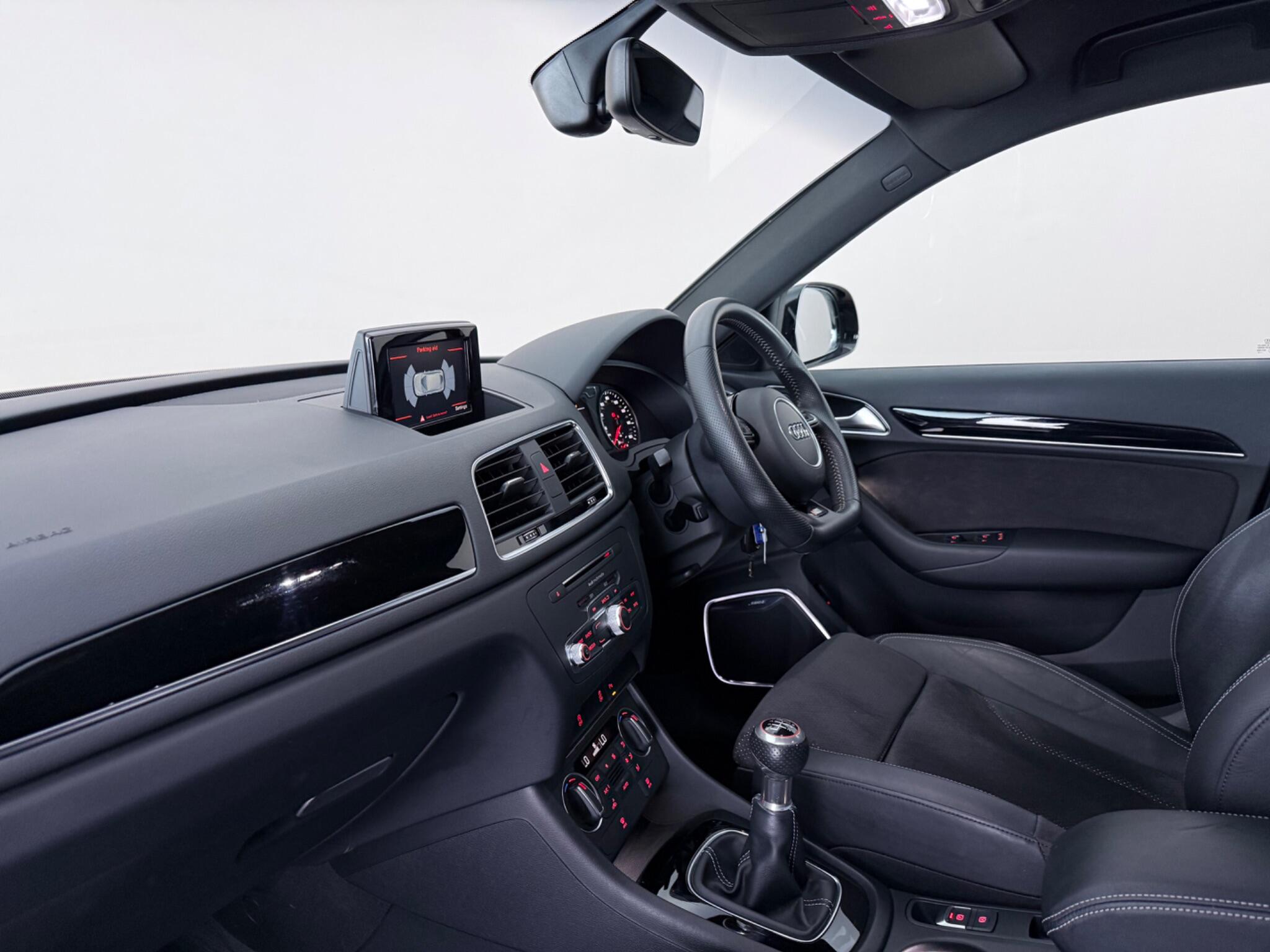 Audi Q3 view 13