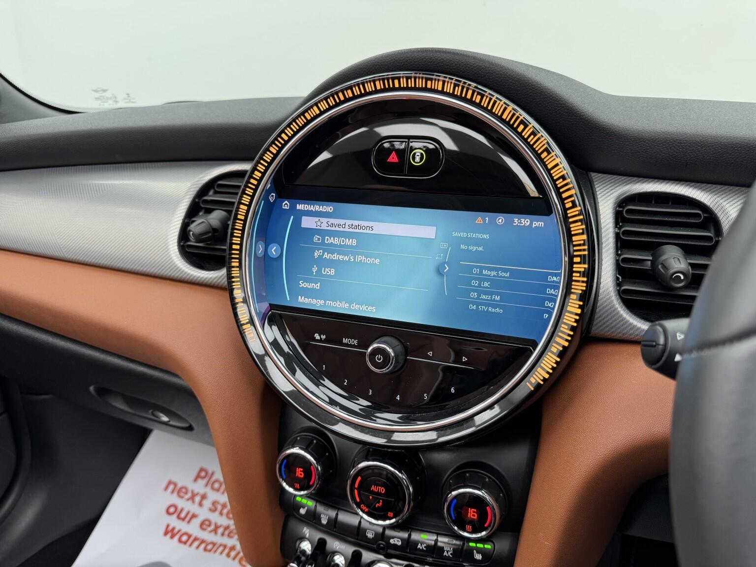 Mini Convertible view 43