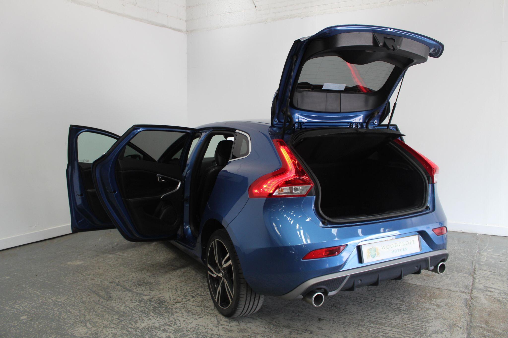 Volvo V40 view 20