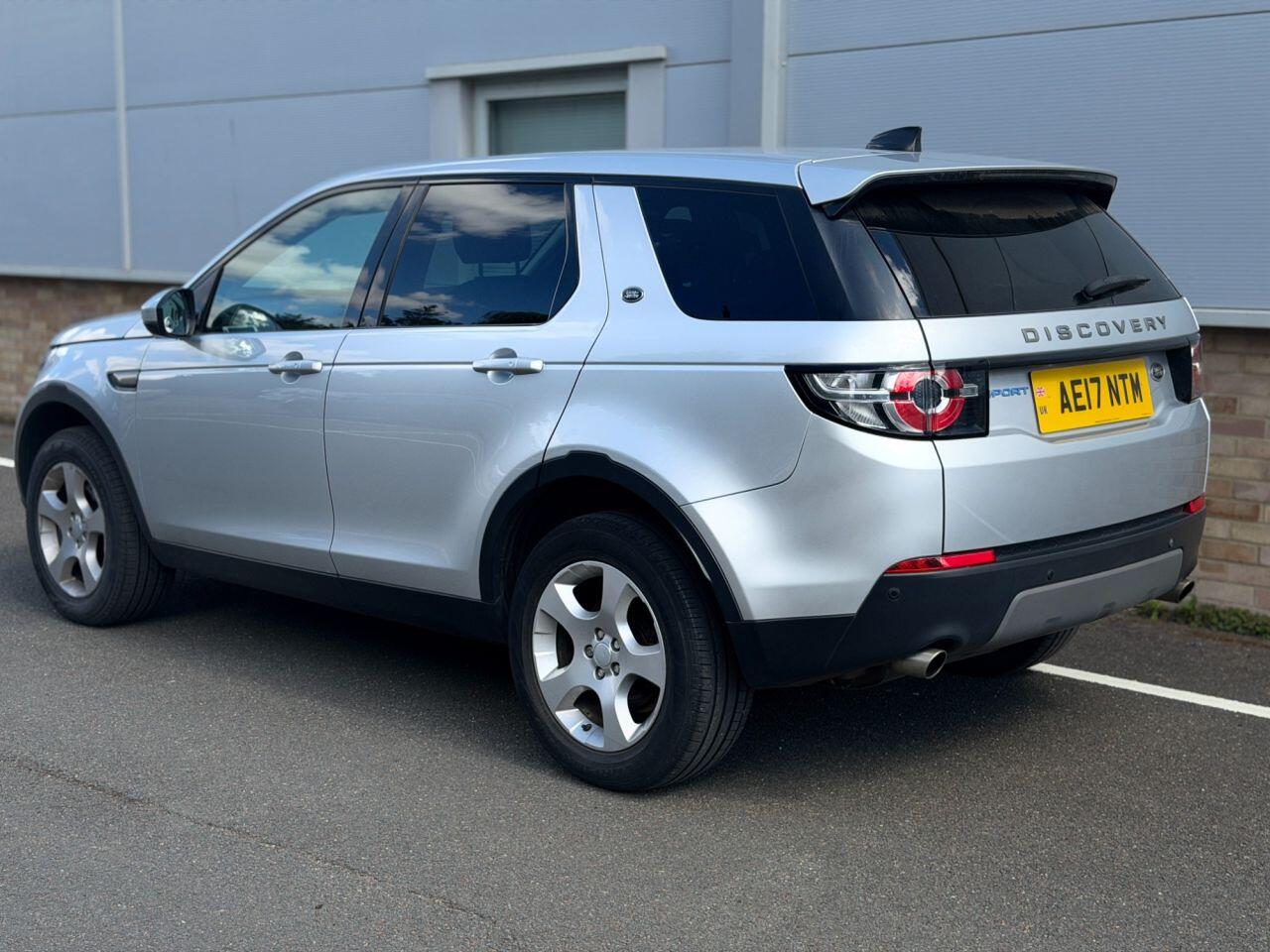 Land Rover Discovery Sport view 16