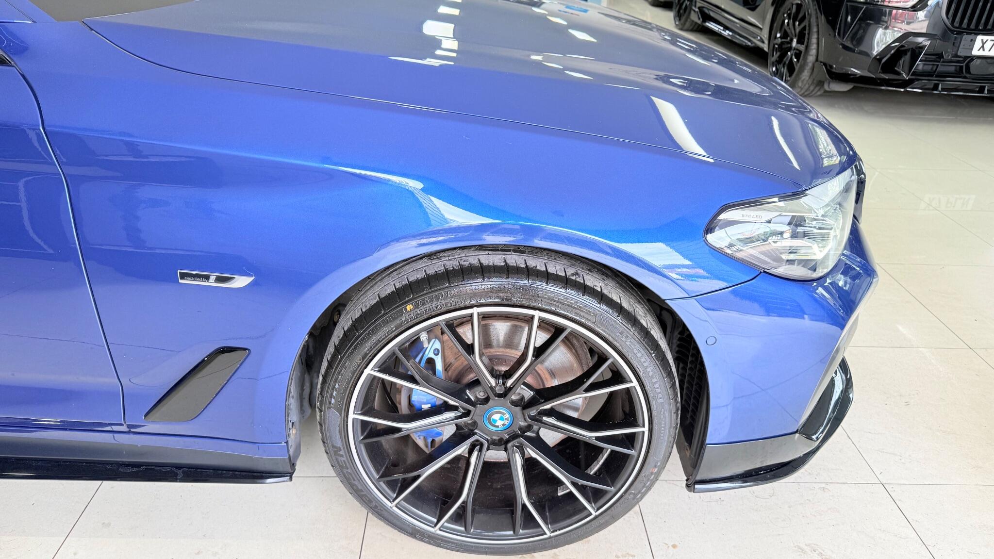 BMW 5 Series view 42