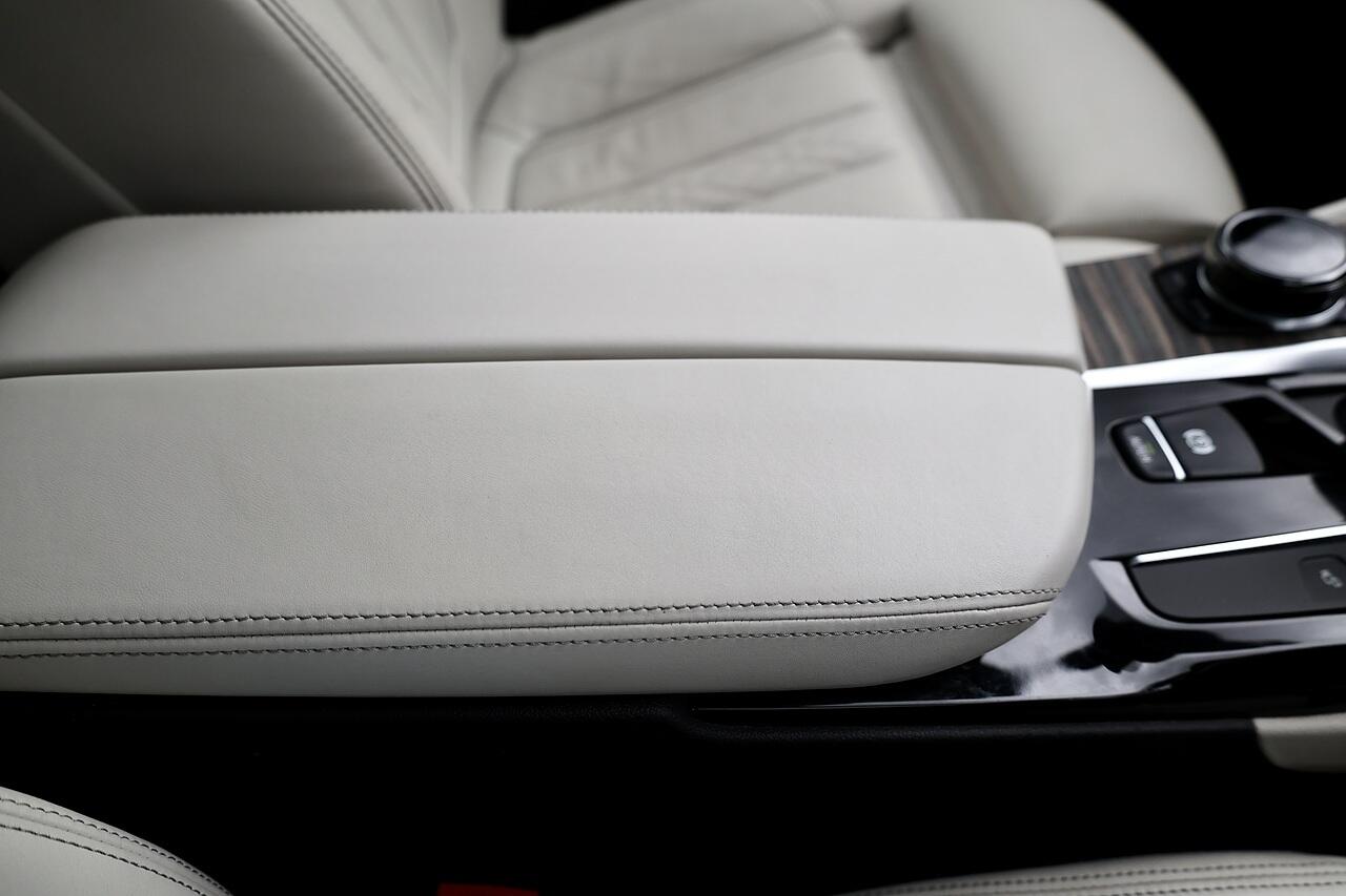 BMW 5 Series view 43