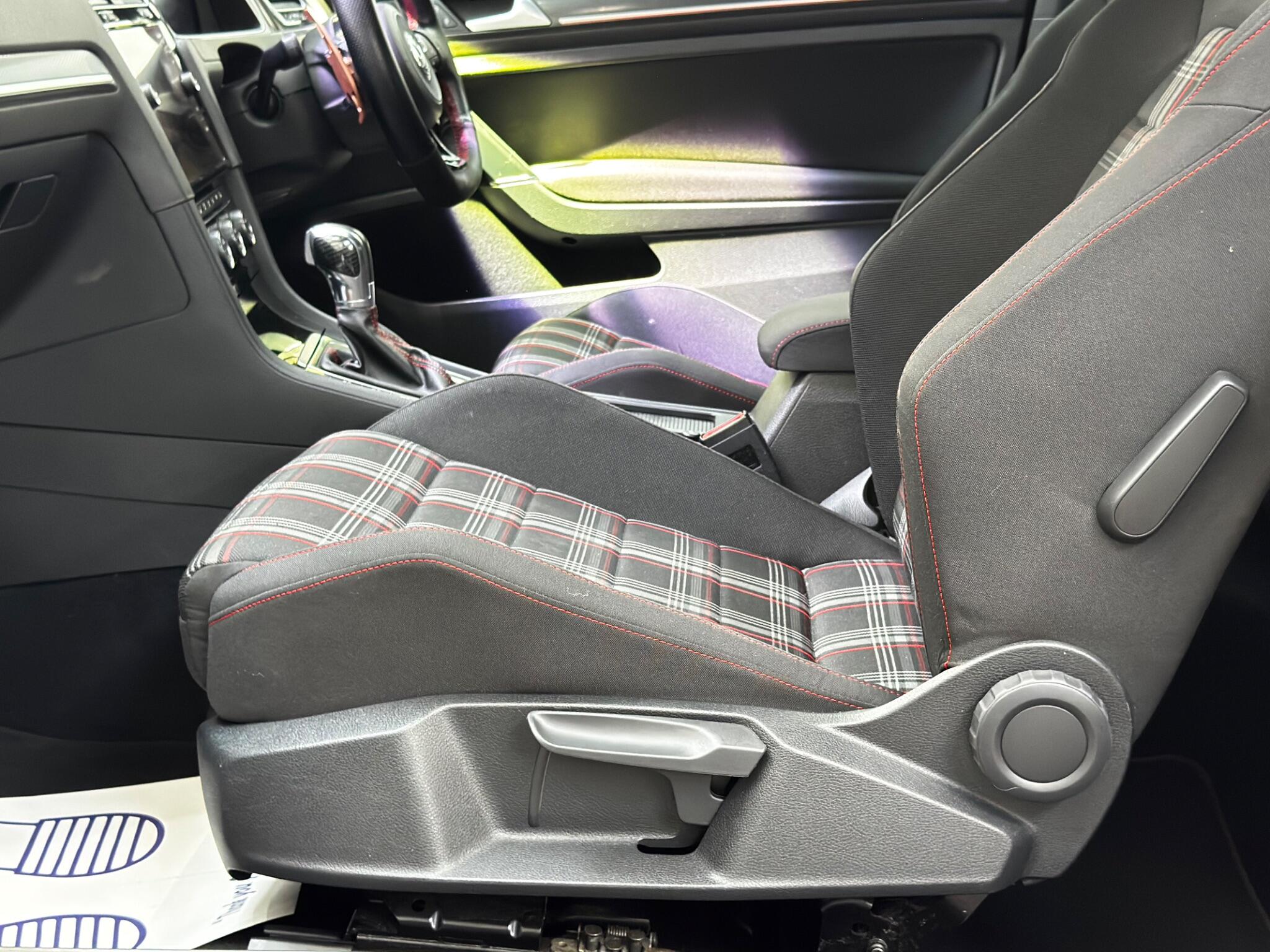 Volkswagen Golf view 43