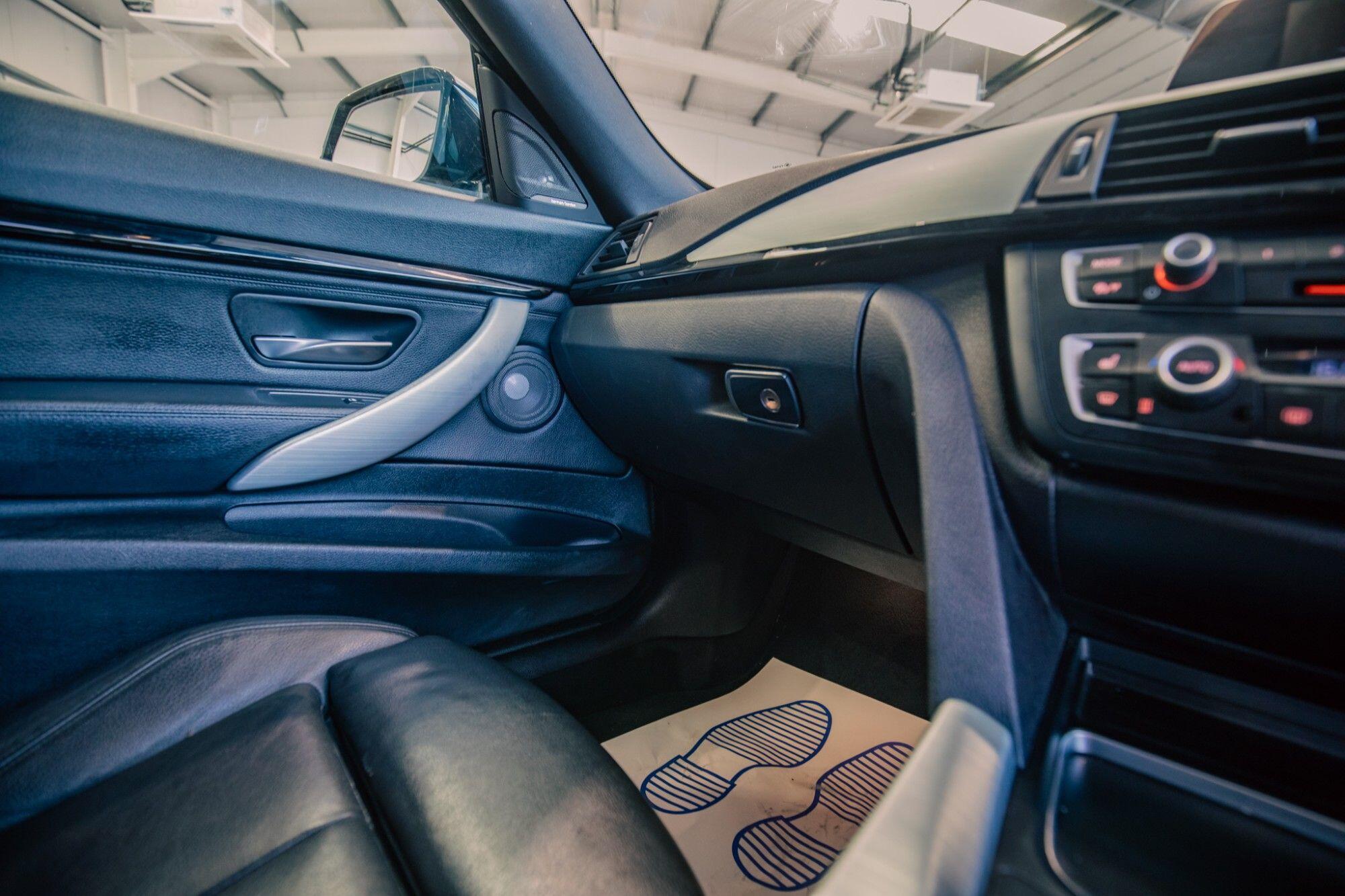 BMW 3 Series view 21