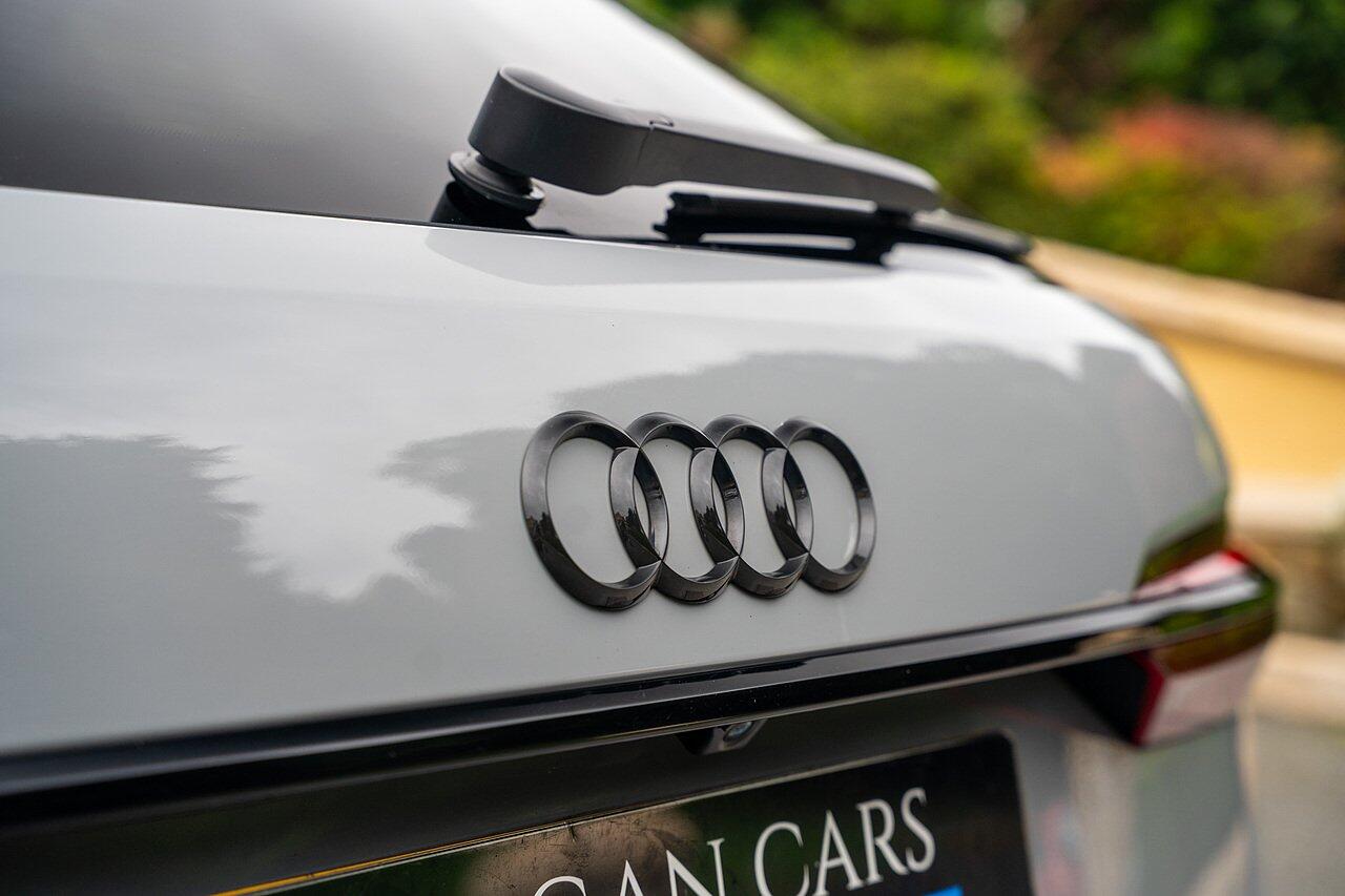 Audi RS6 view 11