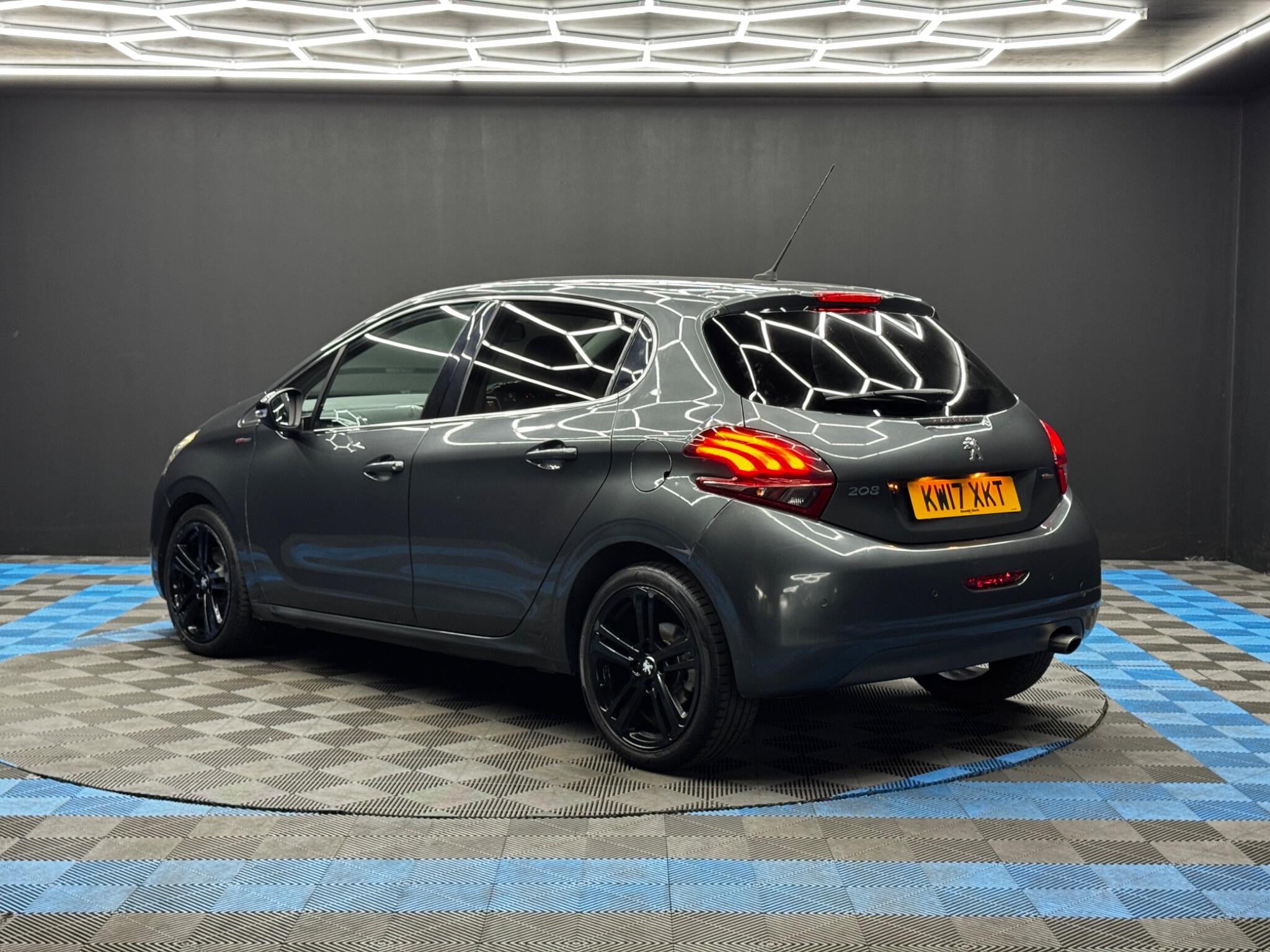 Peugeot 208 view 7