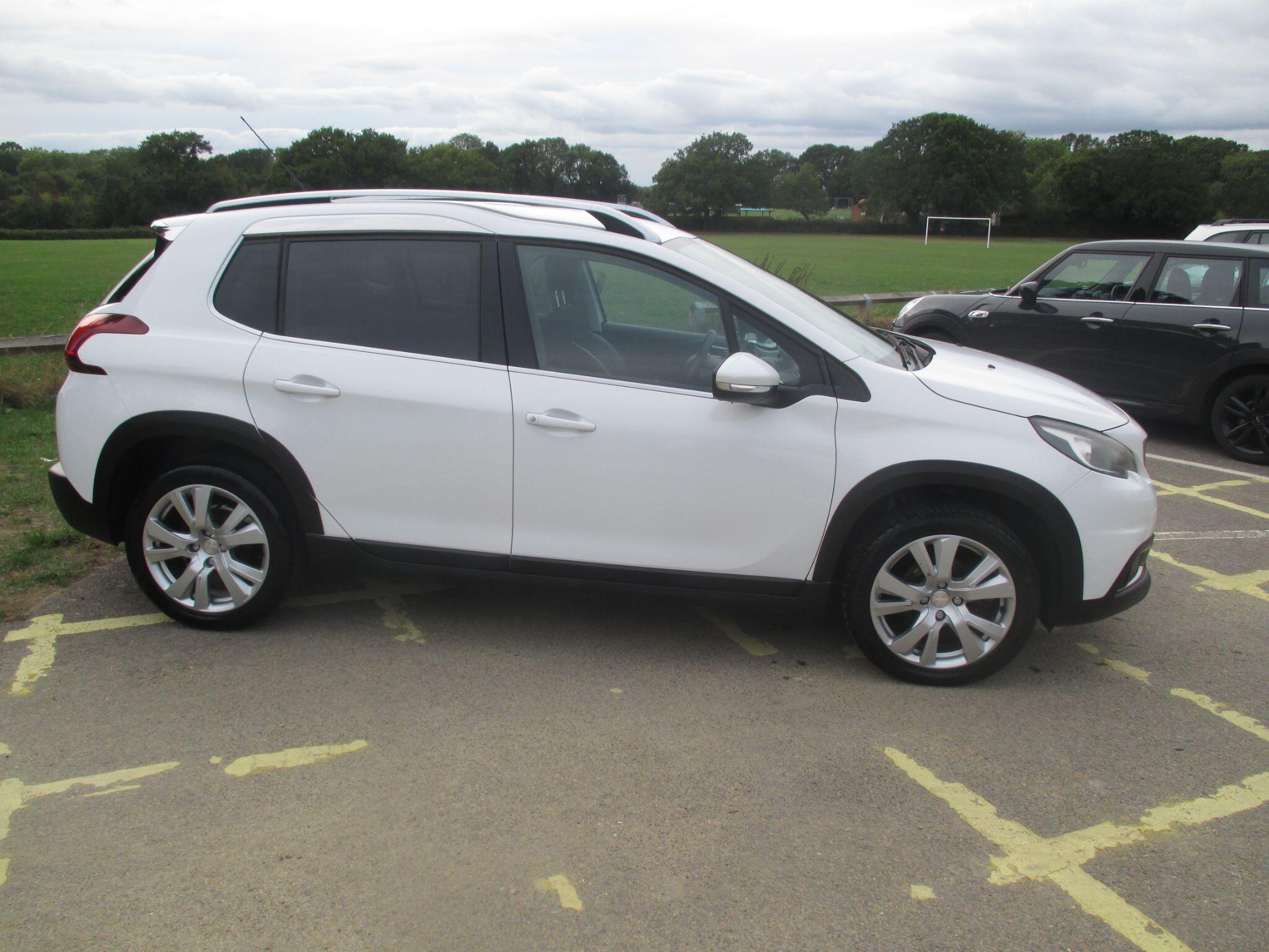 Peugeot 2008 view 9