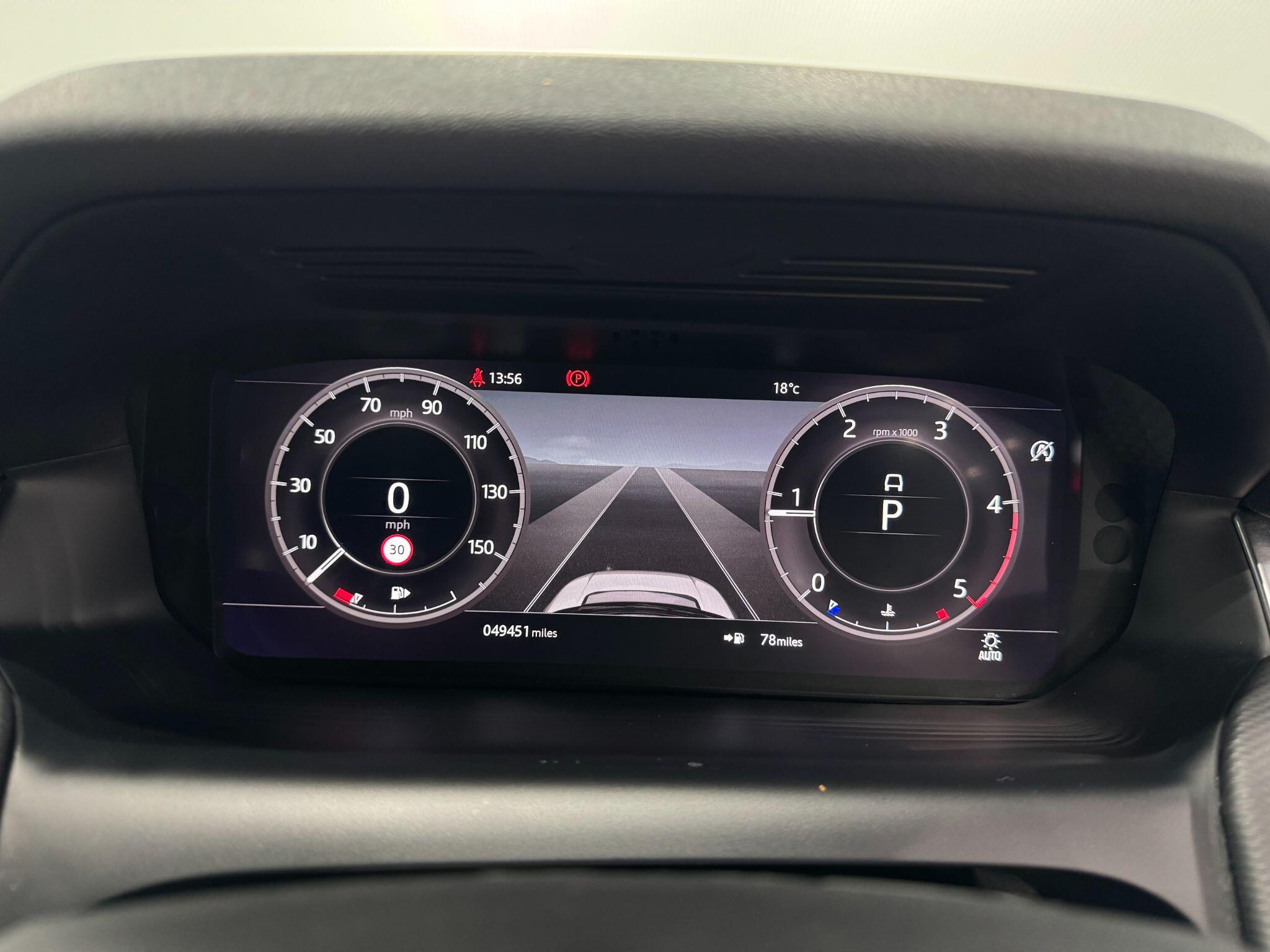 Land Rover Discovery Sport view 34