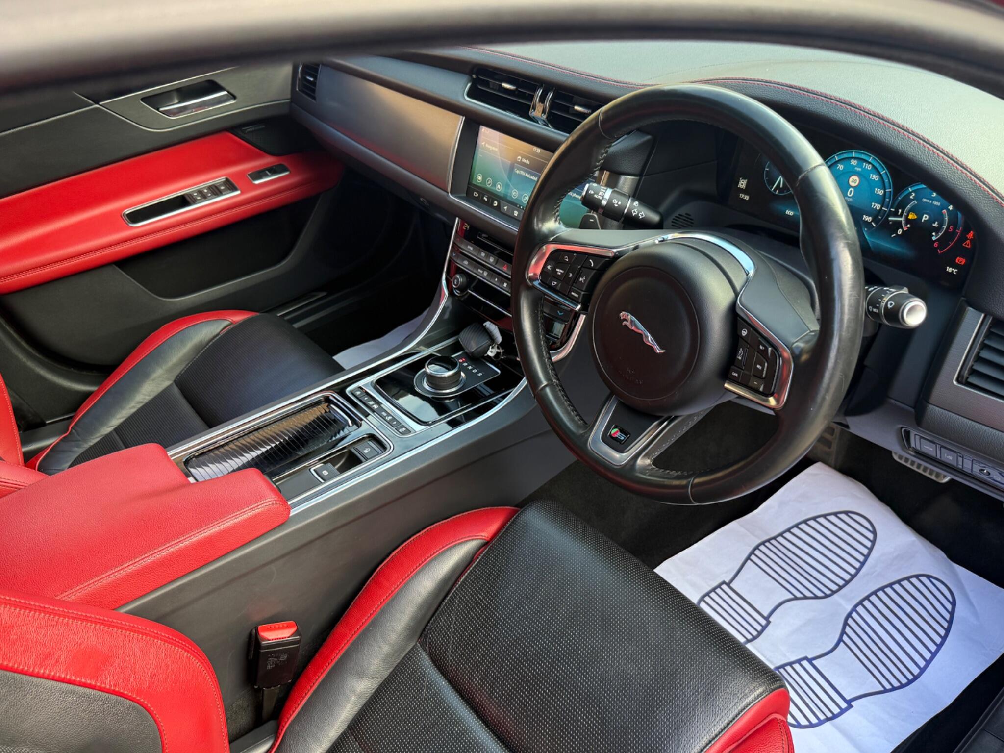 Jaguar XF view 13