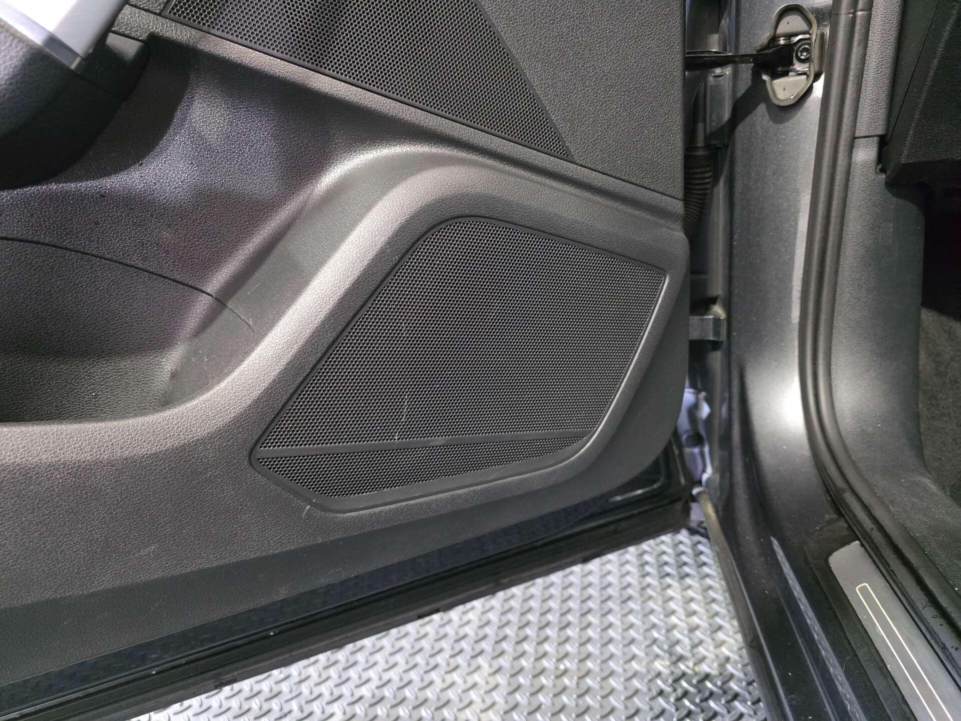 Audi Q2 view 52