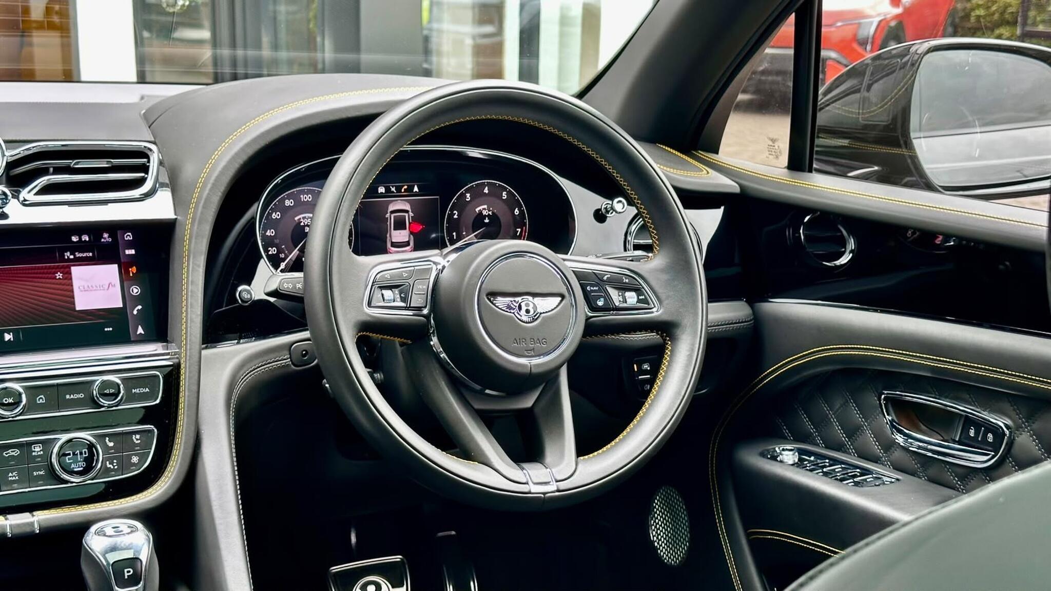 Bentley Bentayga view 41