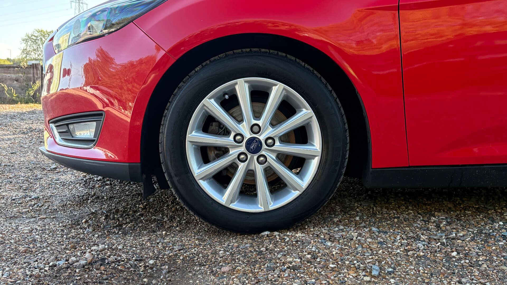 Ford Focus view 37