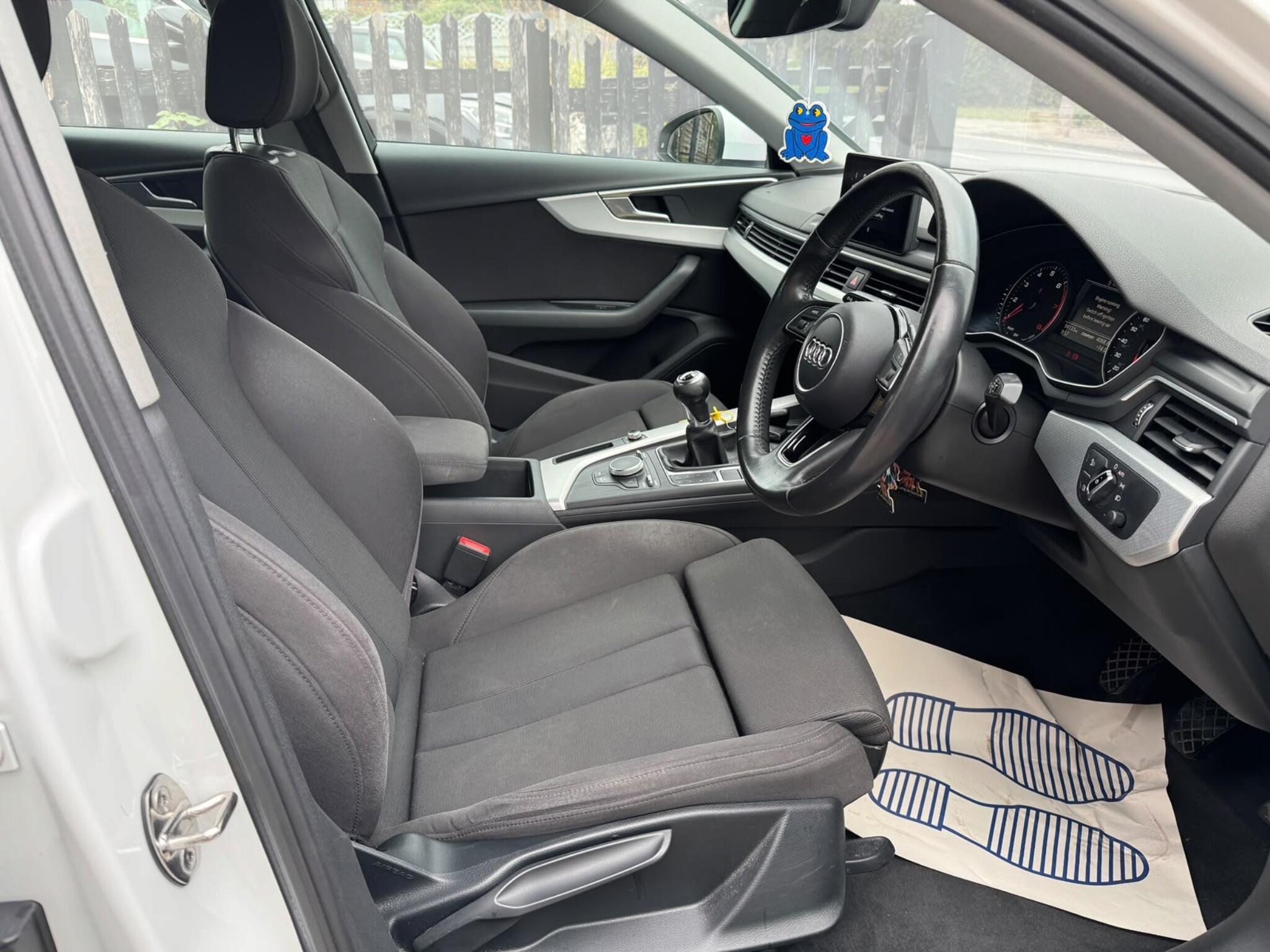 Audi A4 view 4