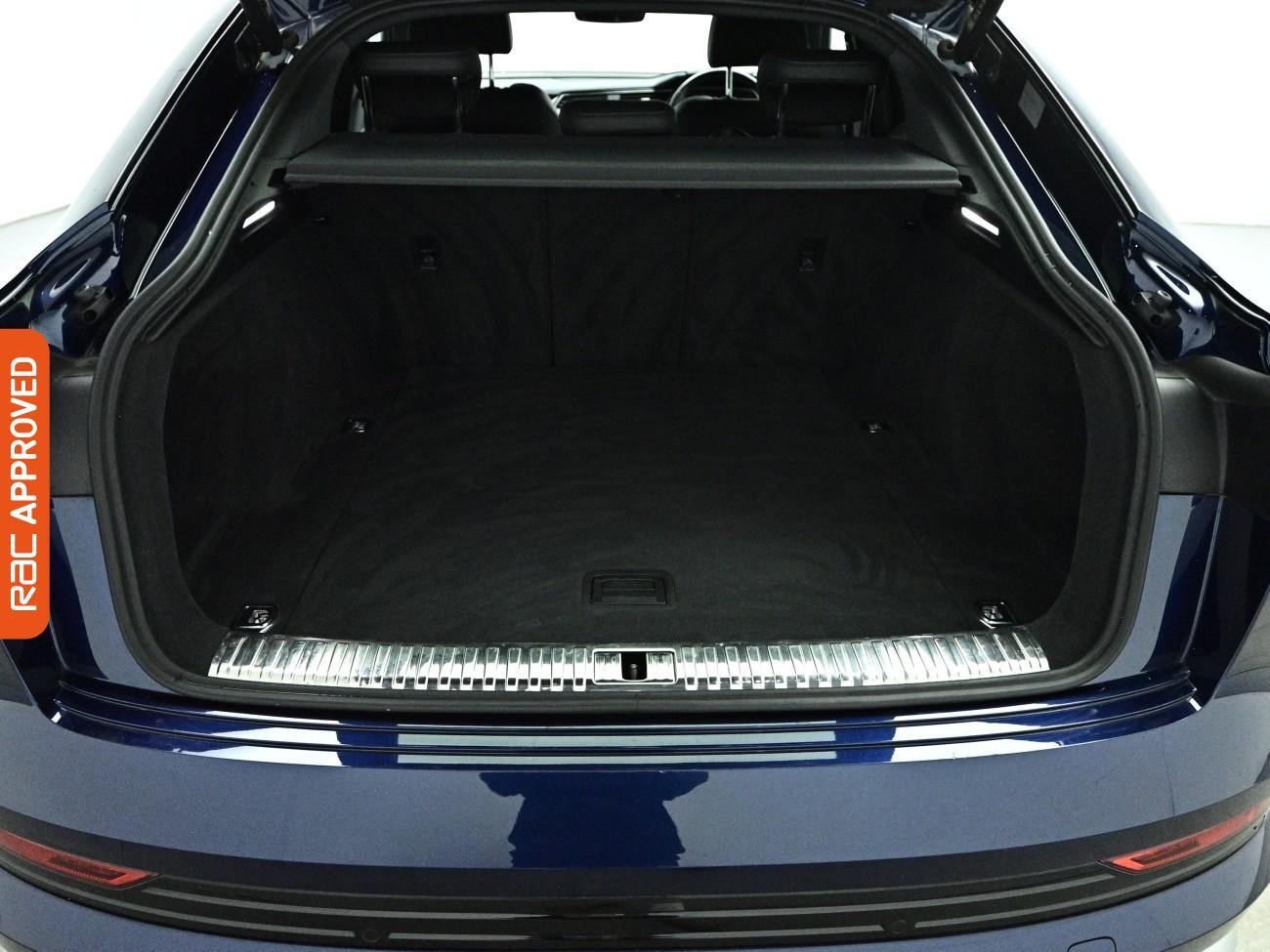 Audi E-Tron view 29