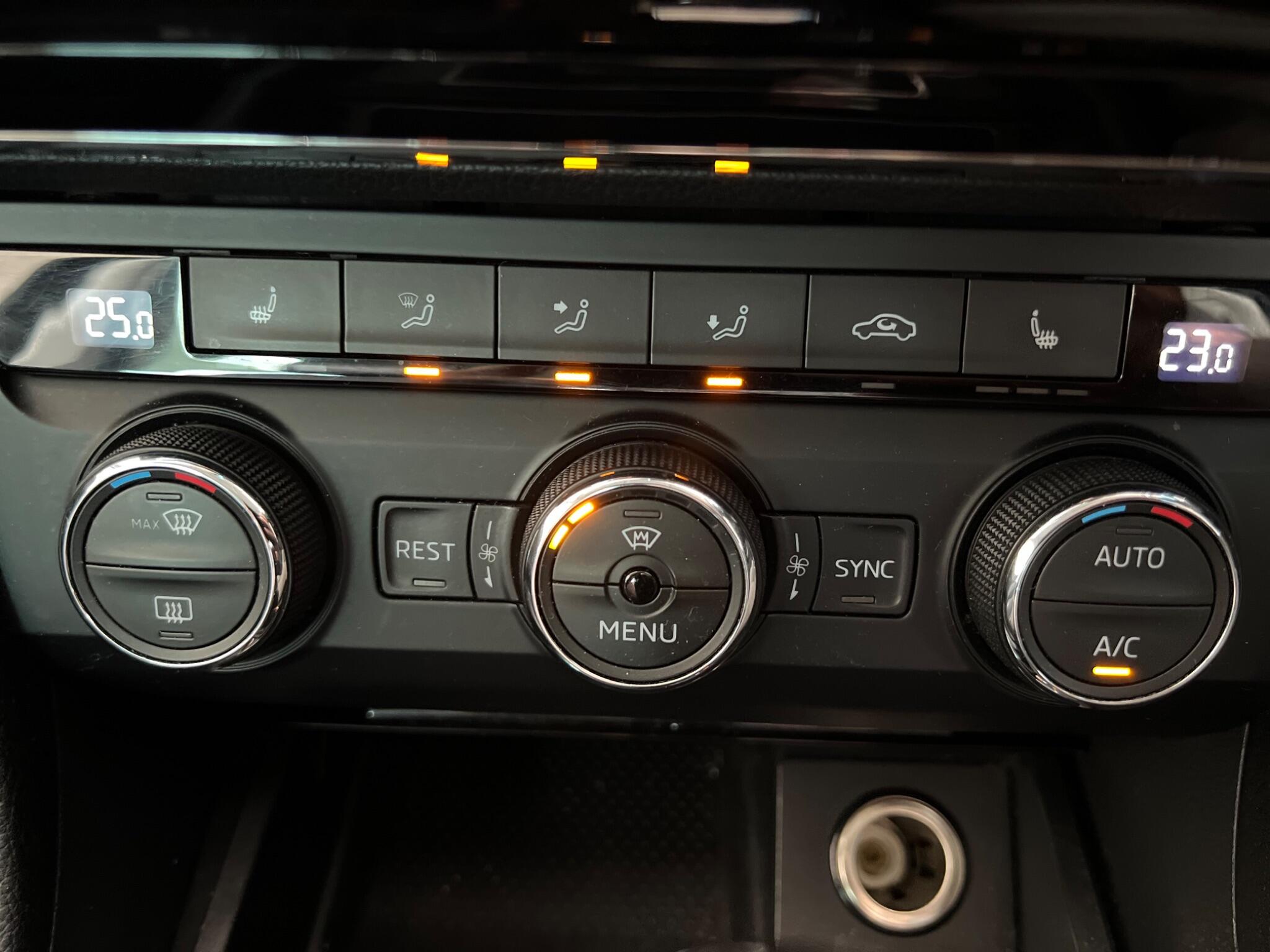 Skoda Superb view 12