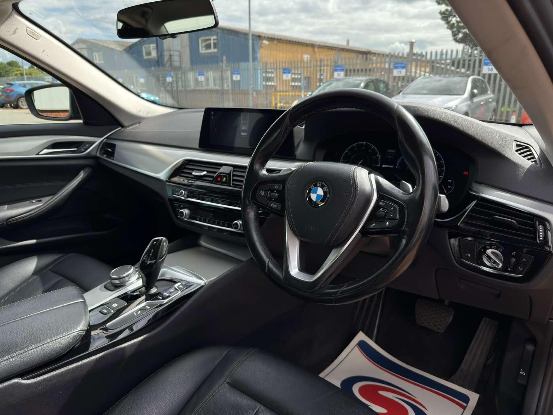 BMW 5 Series view 20