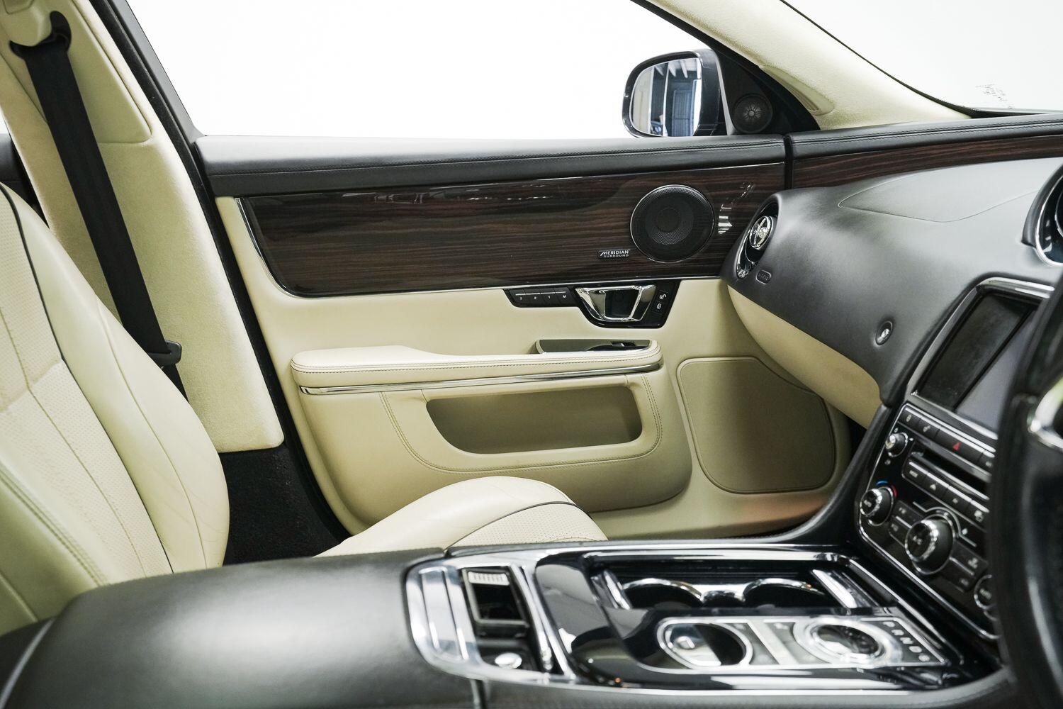 Jaguar XJ view 22